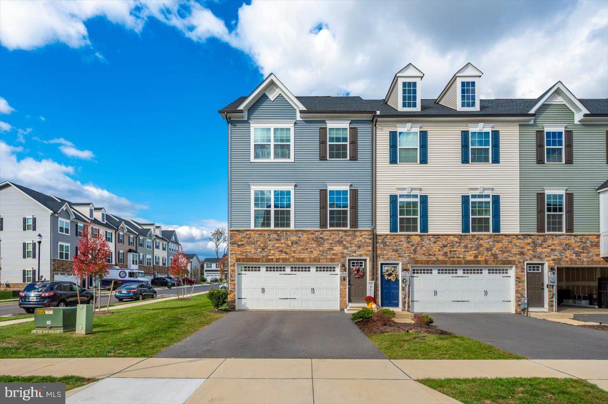 BELLE AIR TOWNHOMES - Residential