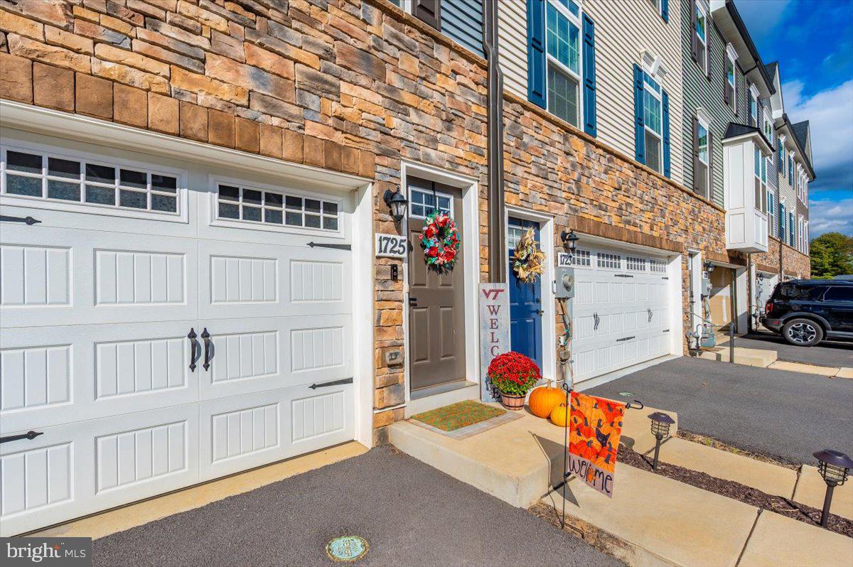 BELLE AIR TOWNHOMES - Residential