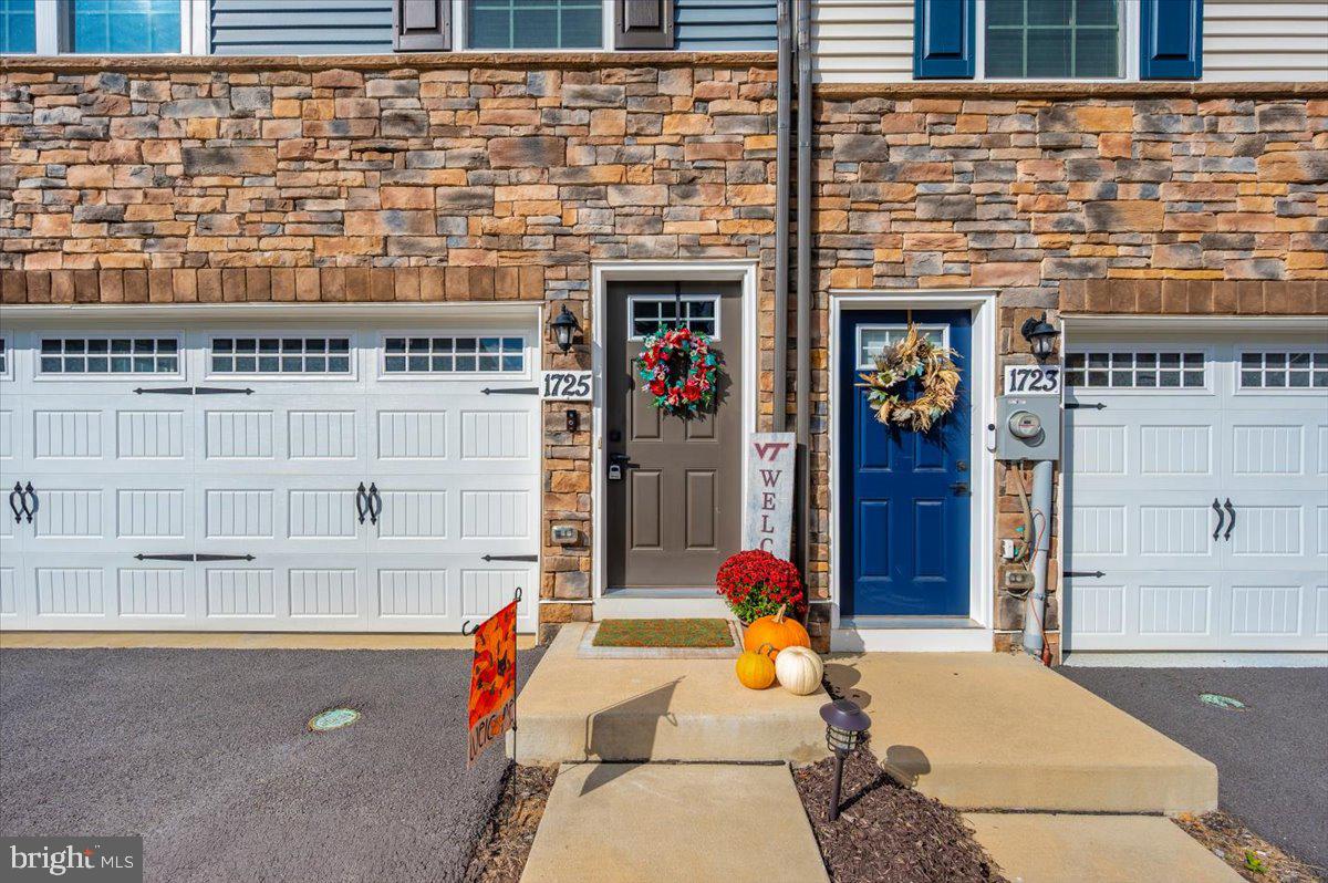 BELLE AIR TOWNHOMES - Residential