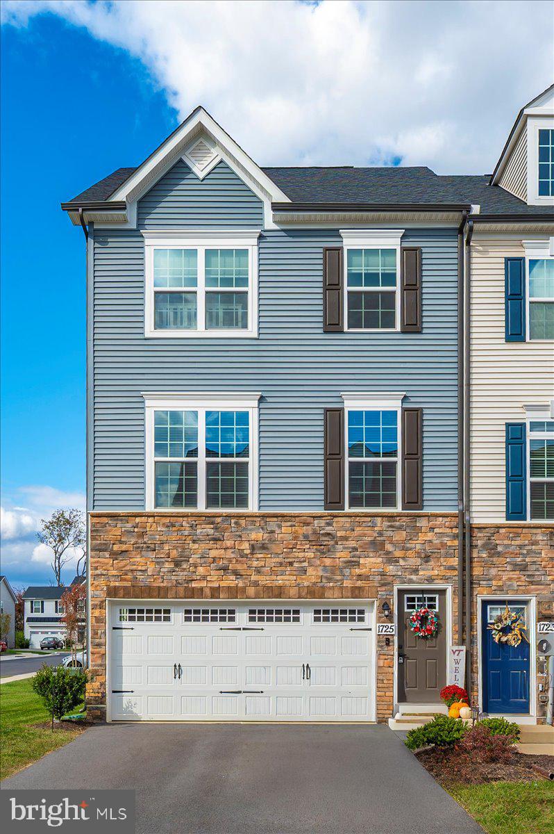 BELLE AIR TOWNHOMES - Residential