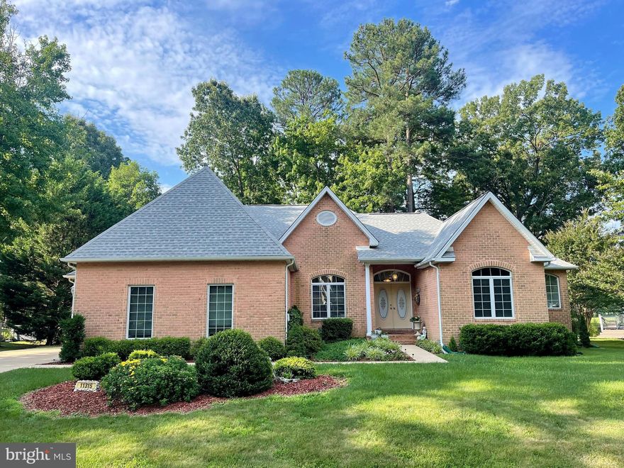 GOLF COURSE HOME! Absolutely stunning views of the 14th Fairway from the Large Windows in the
Family Room, Primary Bedroom and Kitchen or enjoy the views from the Screened Porch or Private
Deck. This All-Brick Rambler offers the best amenities for One-Floor Living with its spacious Open
Floor Plan. The first floor features a welcoming Entry Foyer that leads to a generously sized Family
Room with a Coffered Ceiling, Fireplace, Custom Built-ins, and a Wet Bar. The Primary Bedroom with
its own Spa-Like Ensuite has access to a convenient deck and the back yard. Three additional
bedrooms offer plenty of space for a casual lifestyle. The Kitchen offers ample countertop space and a
Separate Pantry for plenty of storage. Other great features include an Insulated Three-Car Garage
with a Utility Sink , in-ground sprinkler system, Eze-Breeze screen system on the porch, Pella windows
and a Separate Laundry Room. A new roof was added to this well-maintained home two years ago.
Move in Ready!
Located in the highly desirable Resort Community of Swan Point. Amenities include an 18-hole
championship golf course with memberships available, a clubhouse with a restaurant, community pool,
playground, tennis & pickle ball courts, a basketball court, walking trails and marina. Come and enjoy
the relaxed lifestyle in the sought-after community of Swan Point!