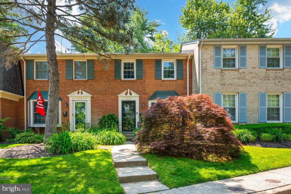 261 COMMONS DRIVE NW
