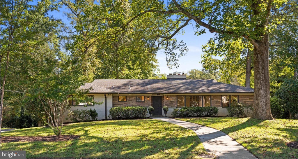 Photo of 5612 Bent Branch Road, BETHESDA, MD 20816 (MLS # MDMC2255132)