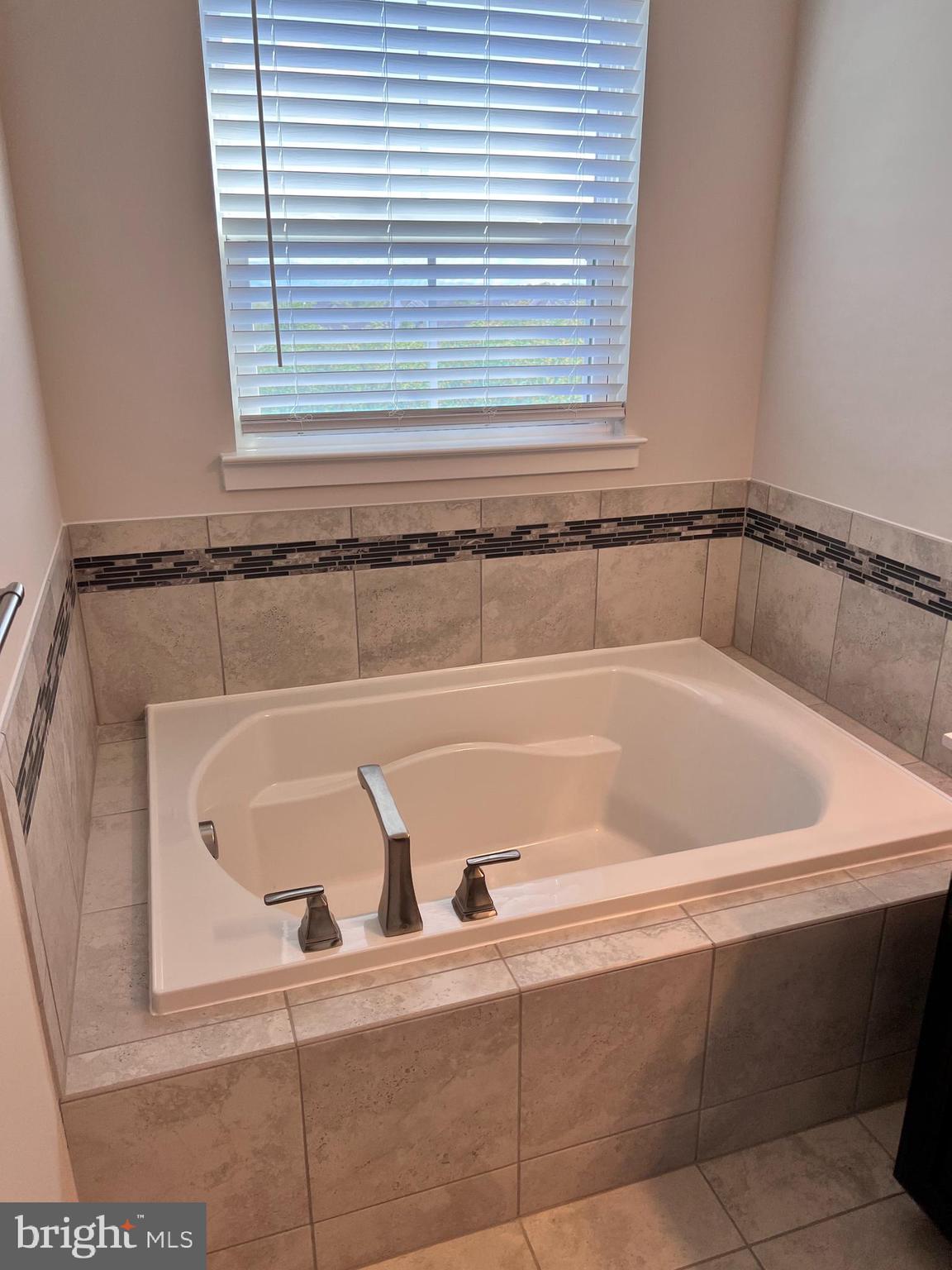 LAKE FREDERICK - Residential Lease