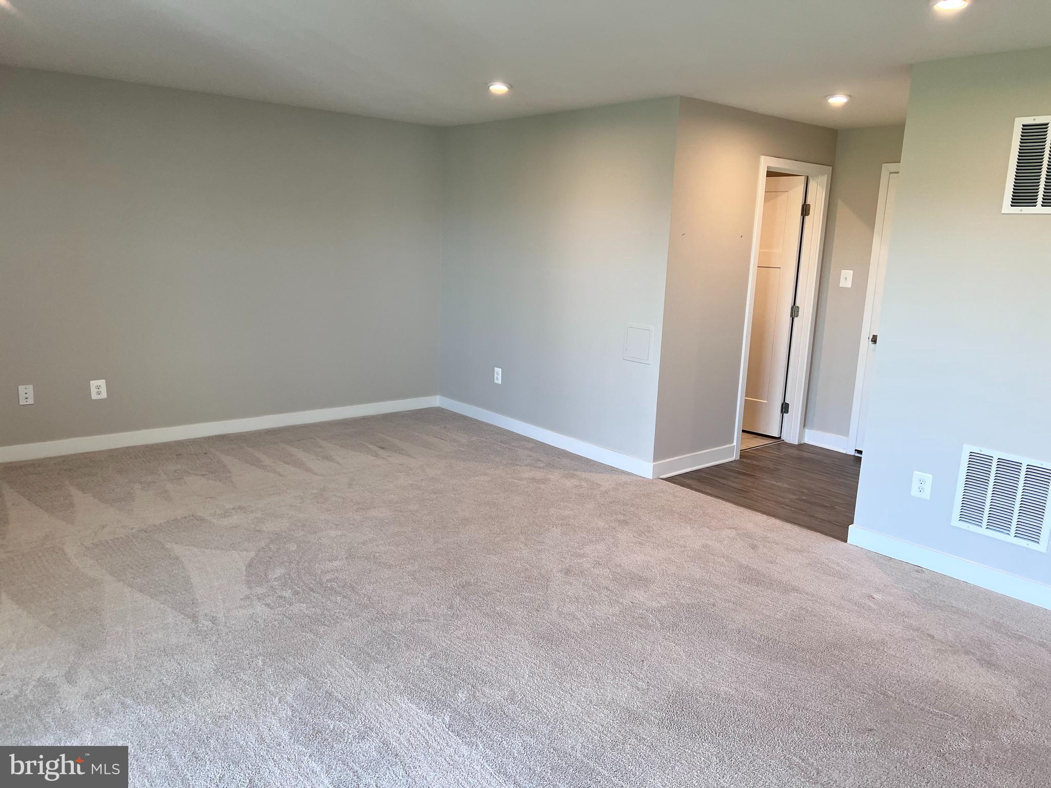 LAKE FREDERICK - Residential Lease