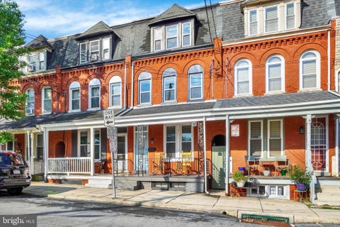Townhouse For Sale - 220 N Shippen Street<br/> LANCASTER, PA 17602
