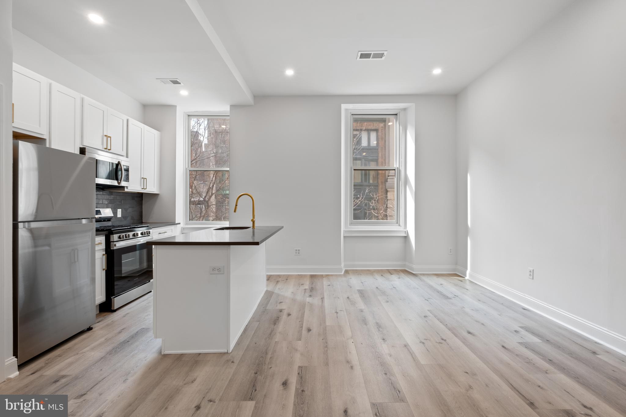 RITTENHOUSE SQUARE - Commercial Sale