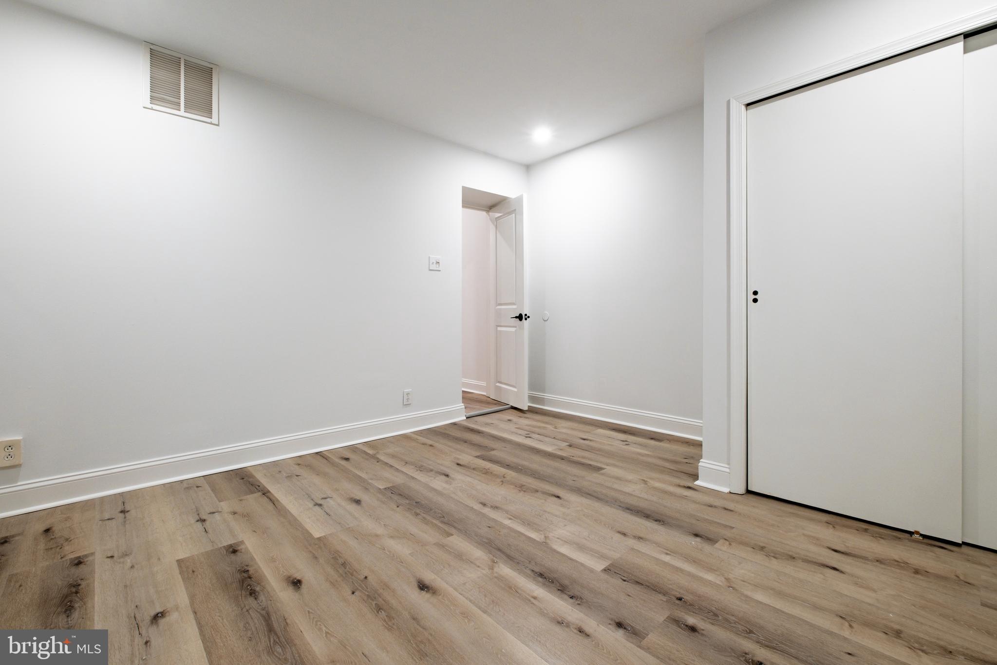 RITTENHOUSE SQUARE - Commercial Sale