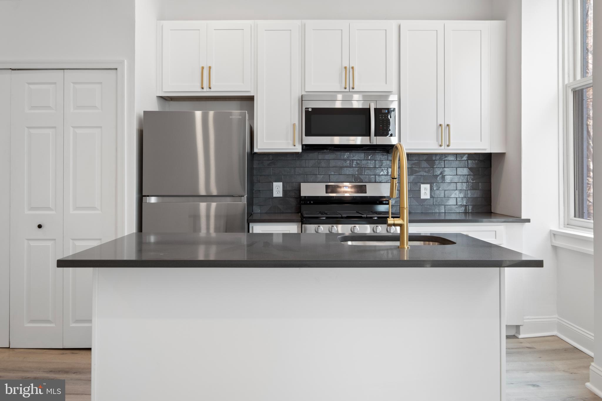 RITTENHOUSE SQUARE - Commercial Sale