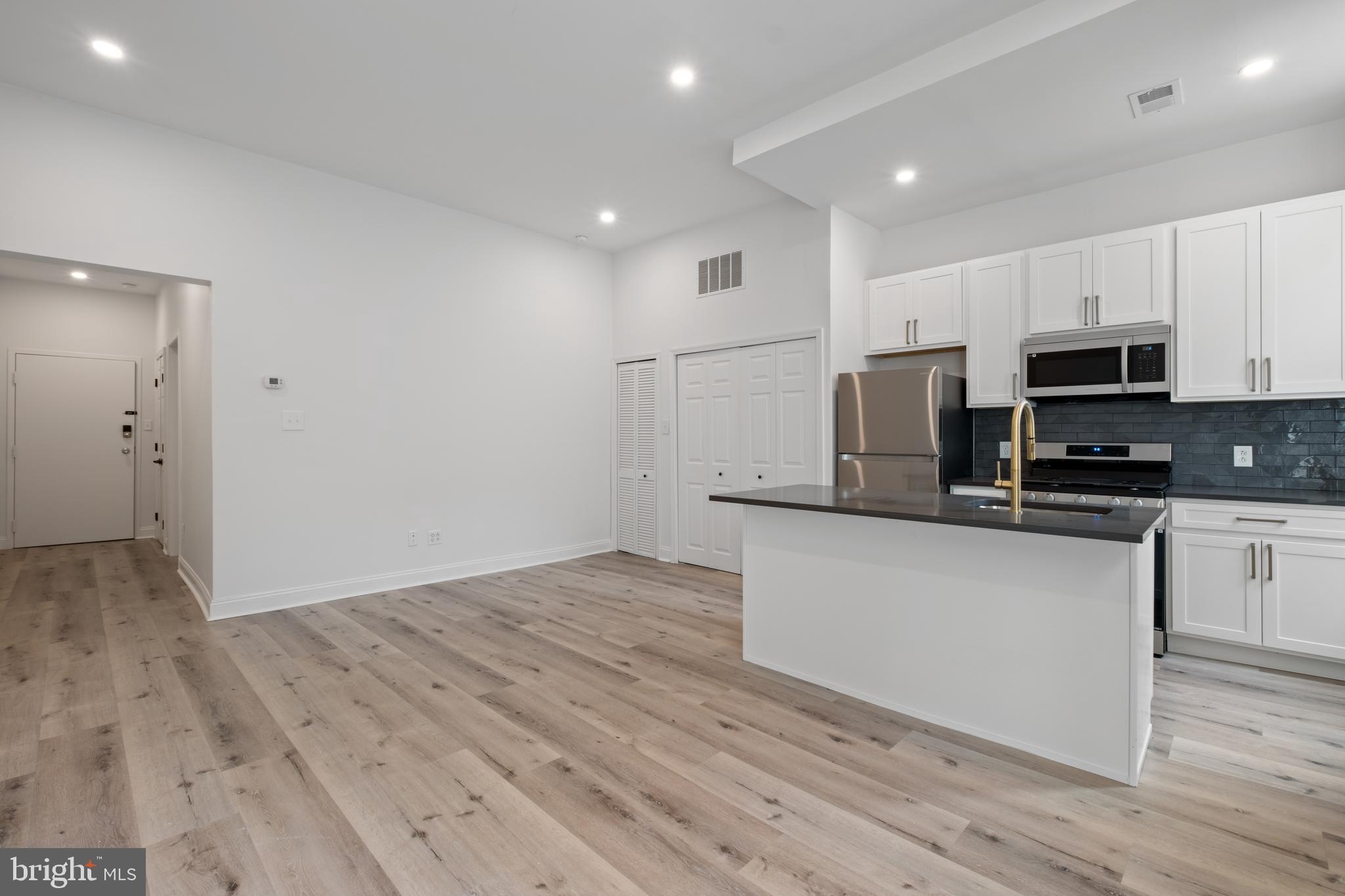 RITTENHOUSE SQUARE - Commercial Sale