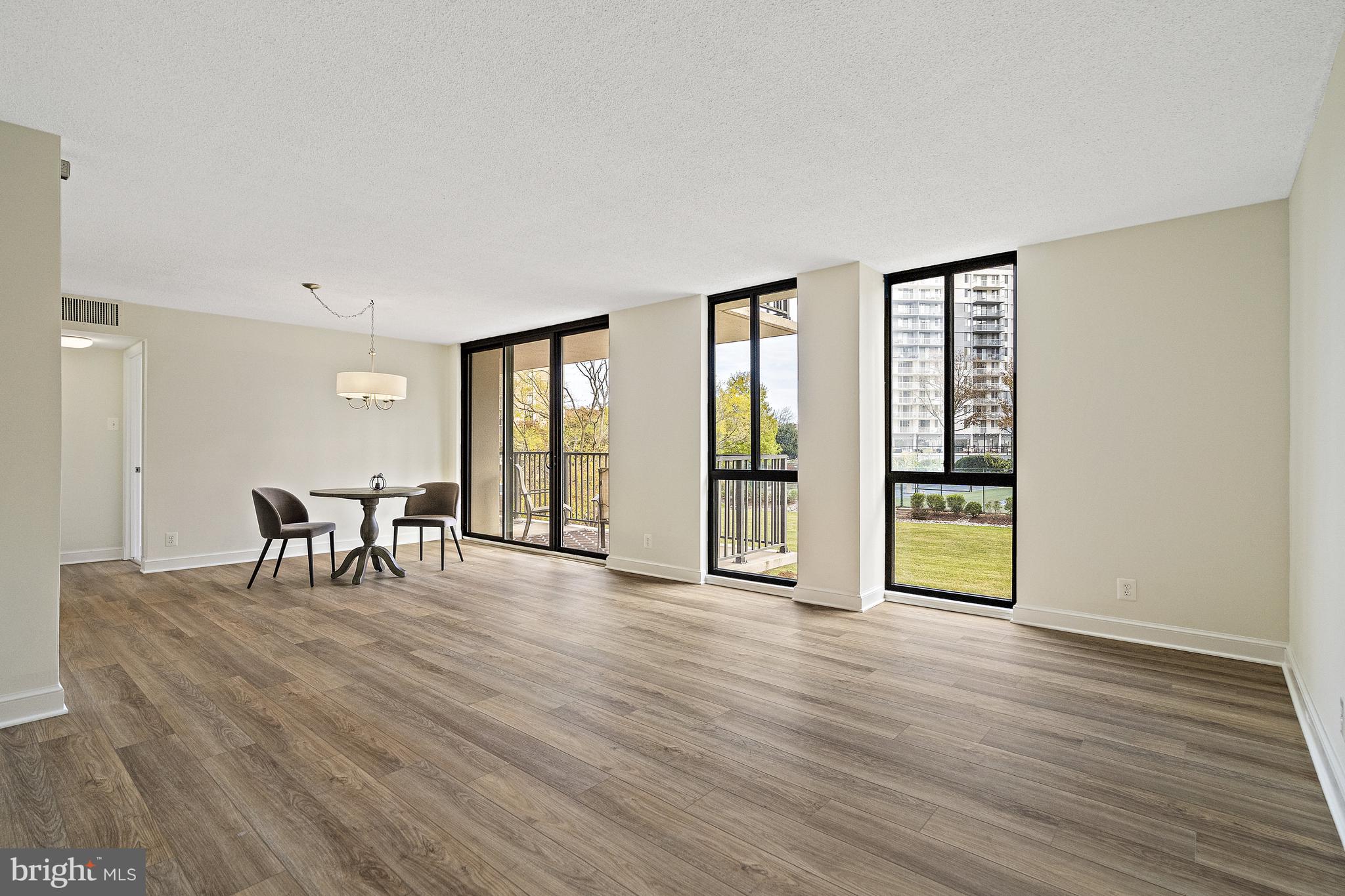 MCLEAN HOUSE NORTH - Residential