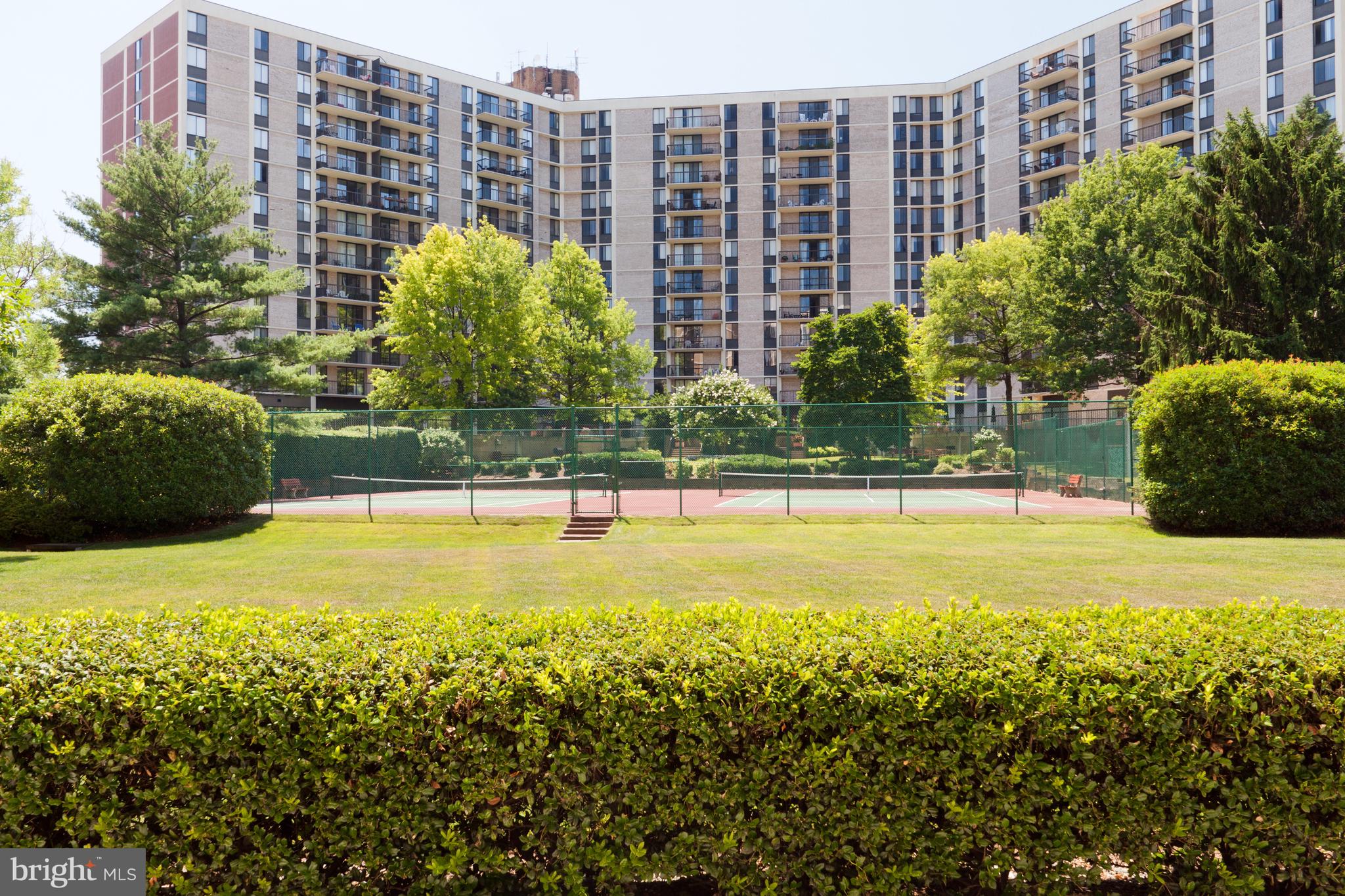 MCLEAN HOUSE NORTH - Residential