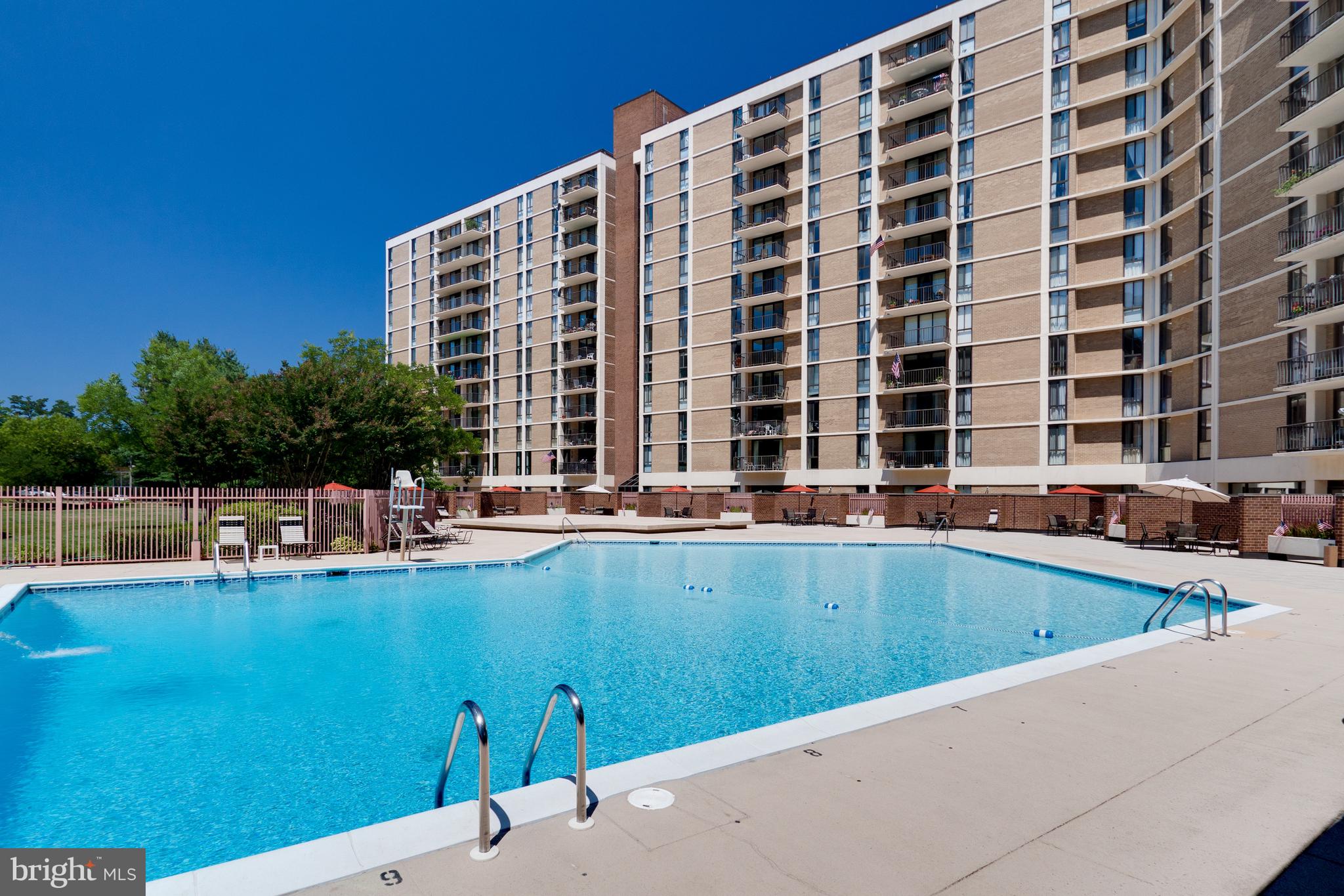 MCLEAN HOUSE NORTH - Residential