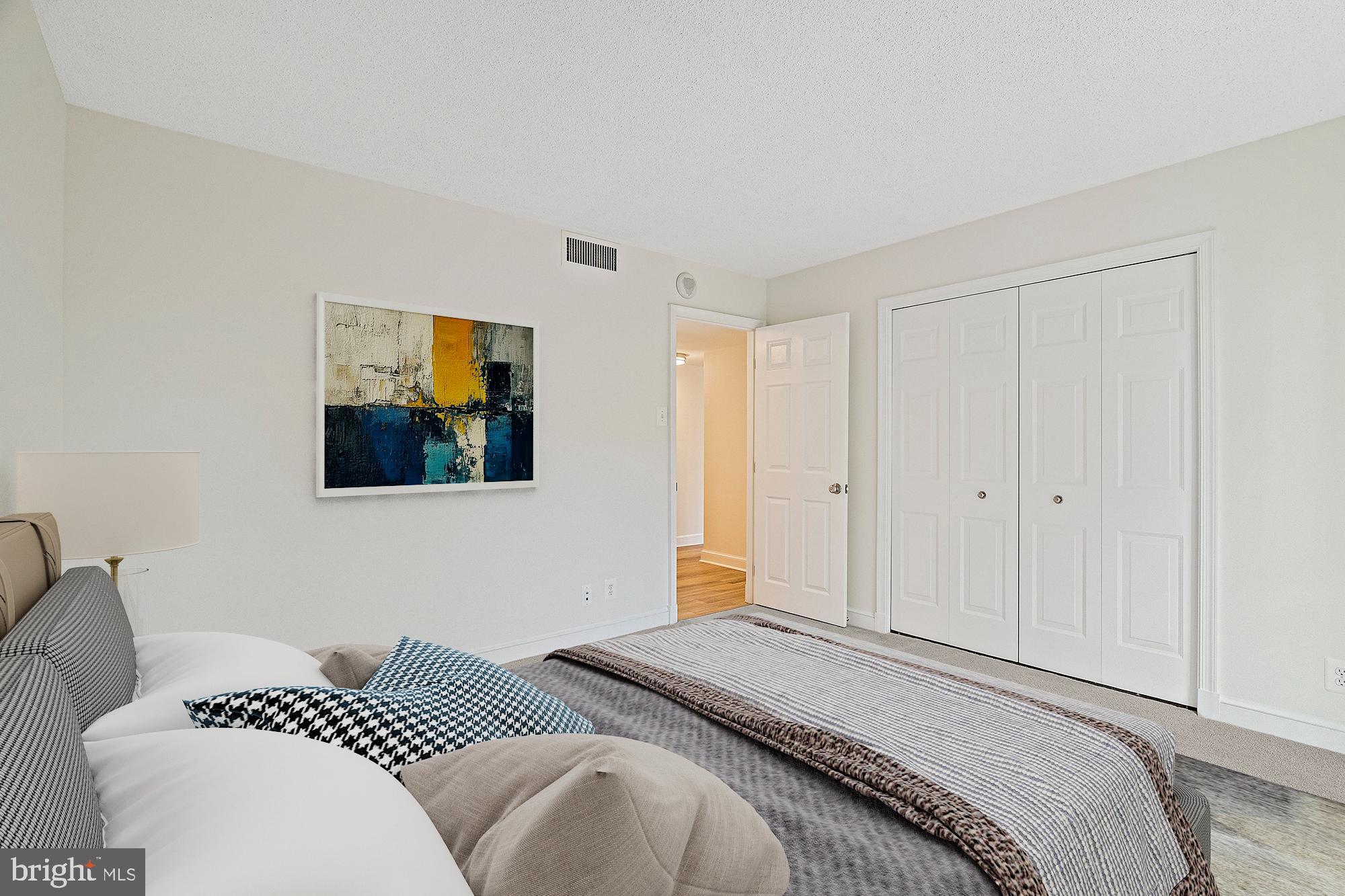 MCLEAN HOUSE NORTH - Residential