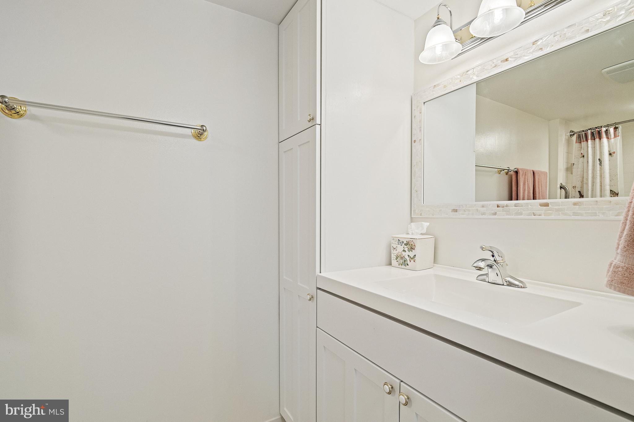 MCLEAN HOUSE NORTH - Residential