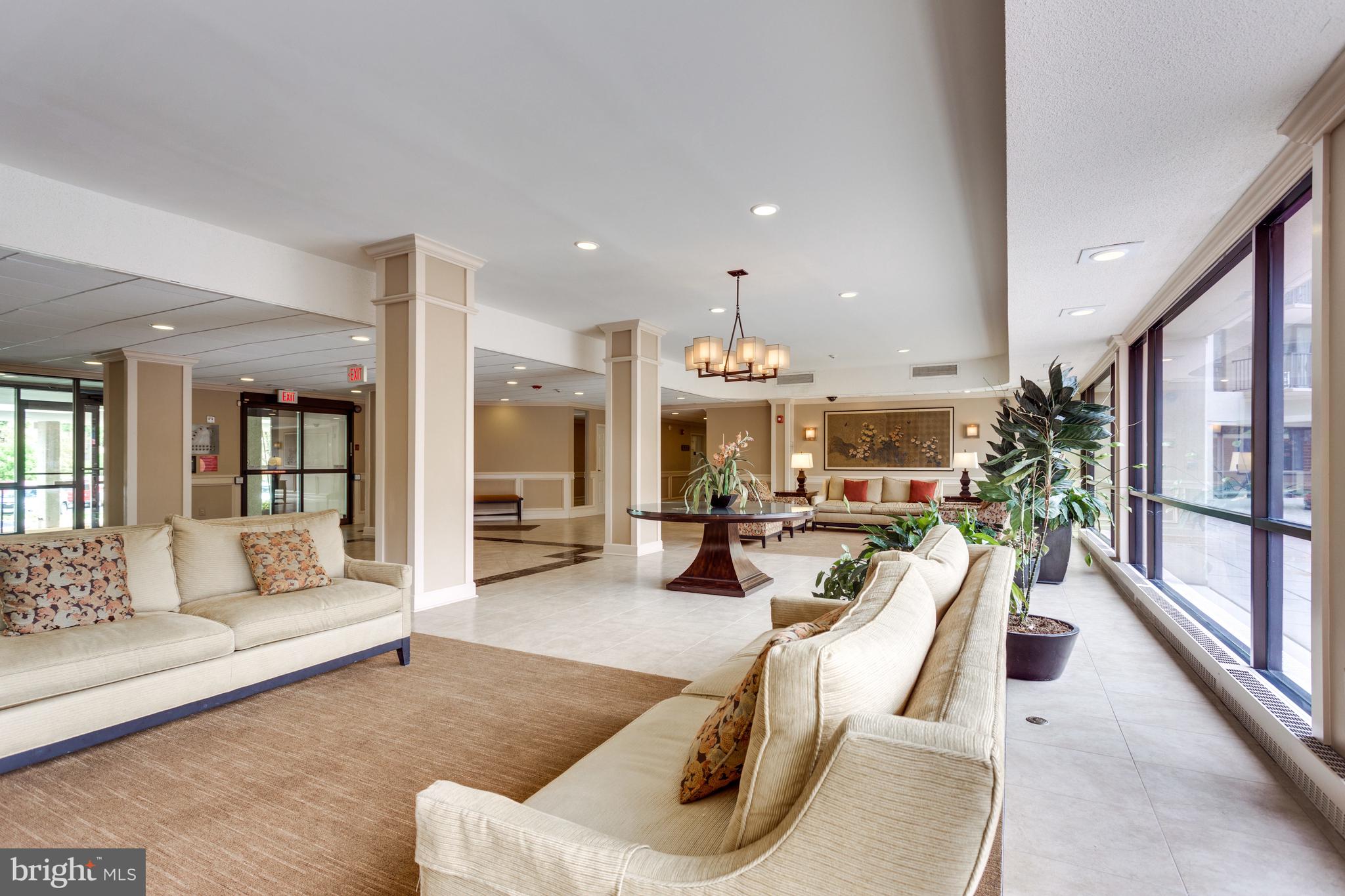 MCLEAN HOUSE NORTH - Residential