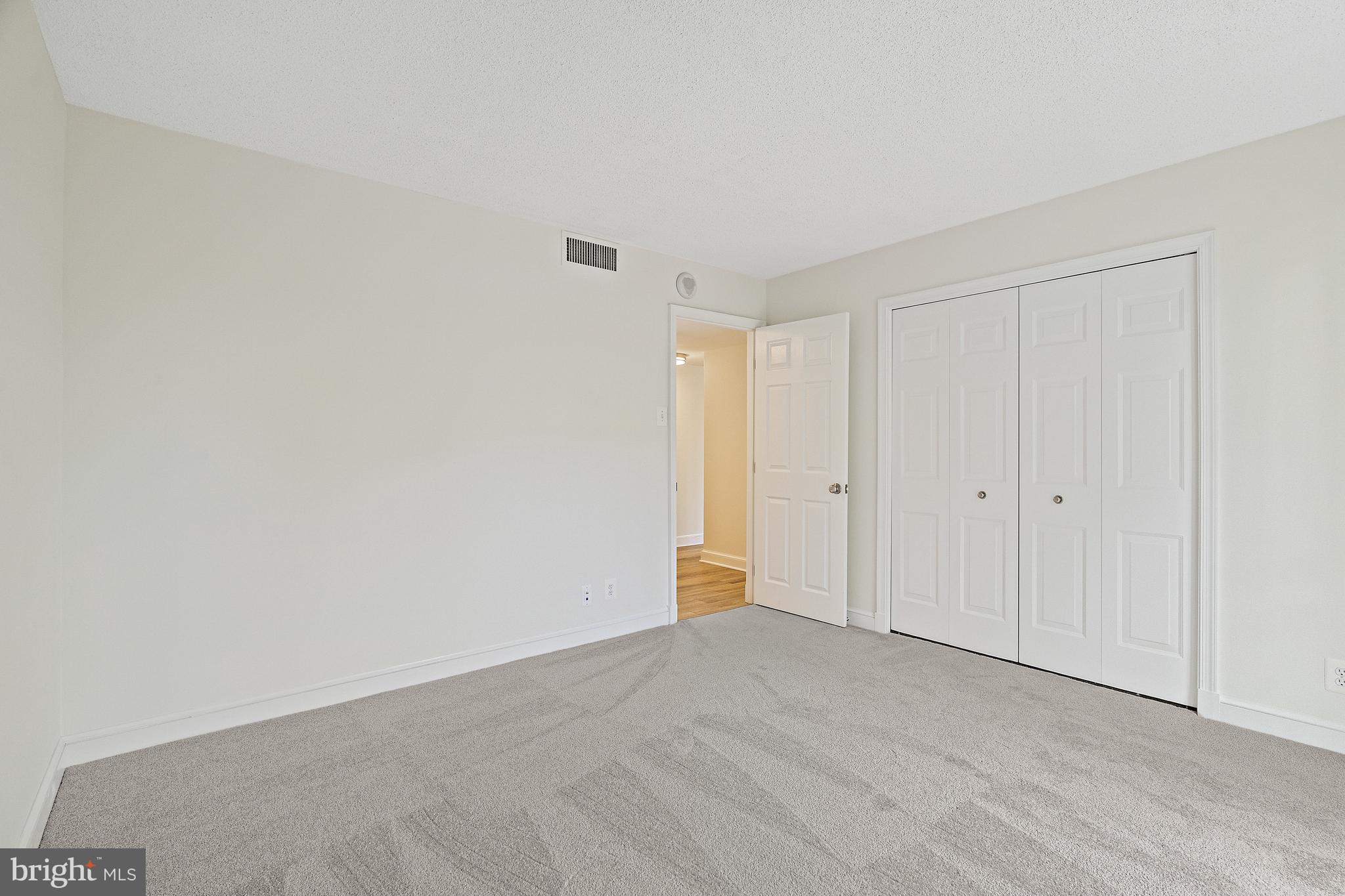 MCLEAN HOUSE NORTH - Residential