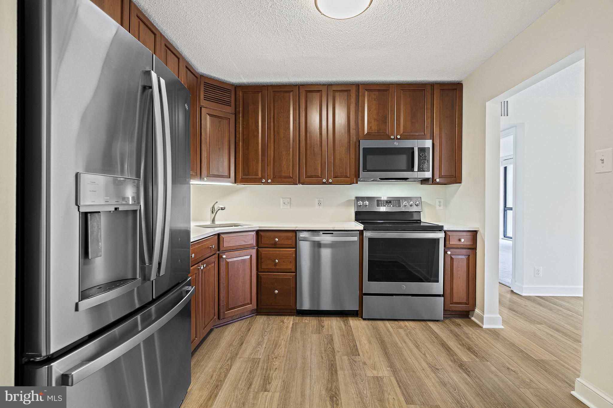 MCLEAN HOUSE NORTH - Residential