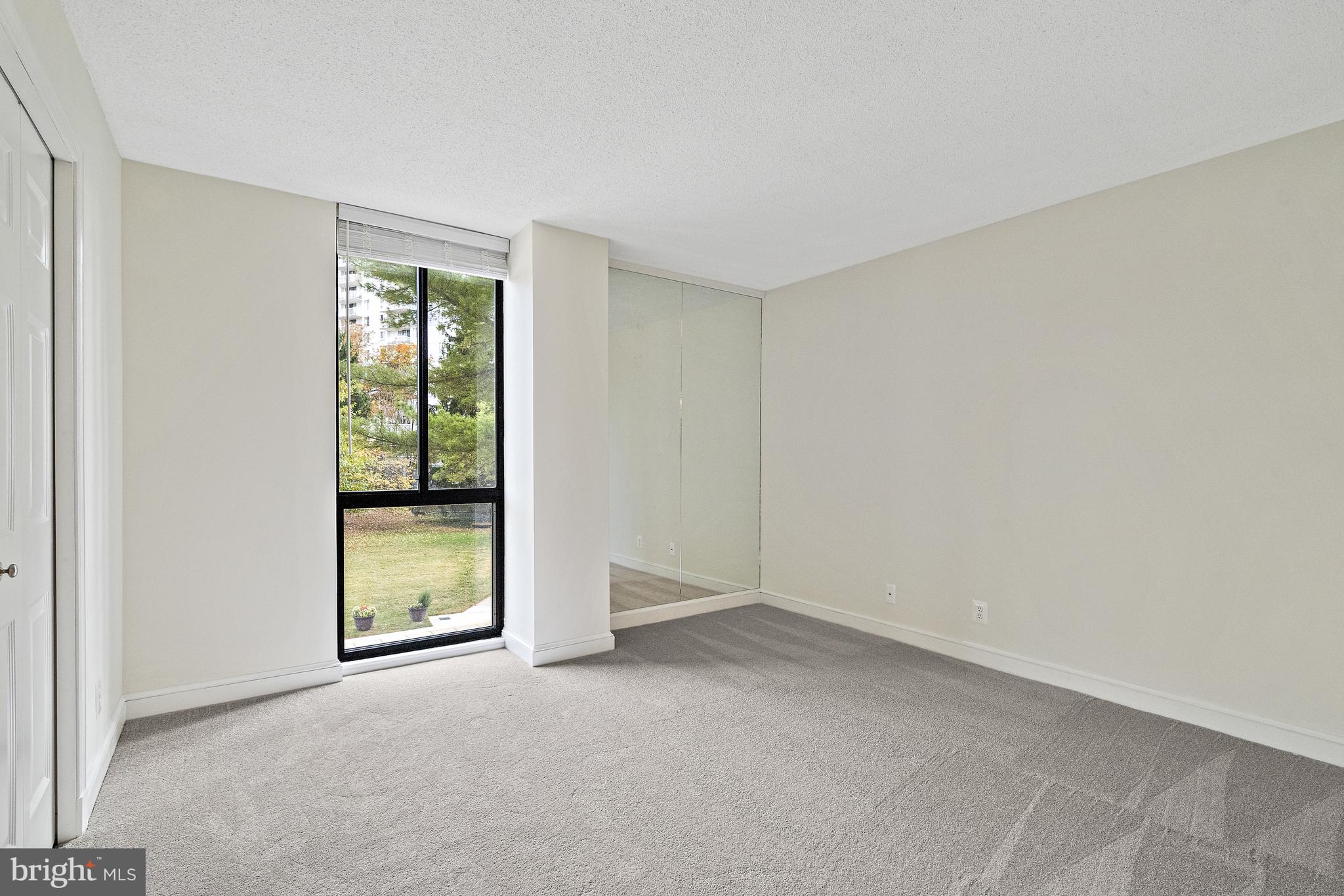 MCLEAN HOUSE NORTH - Residential