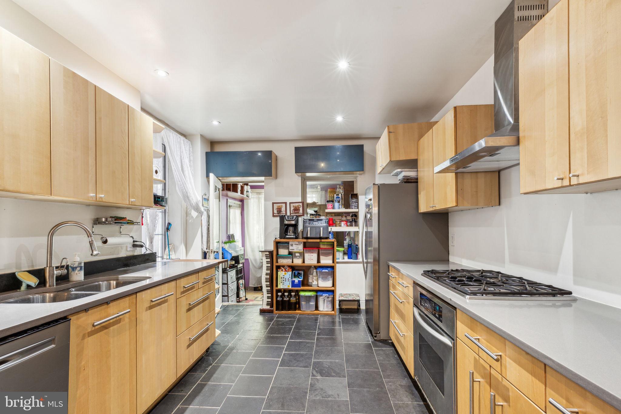 UNIVERSITY CITY - Residential
