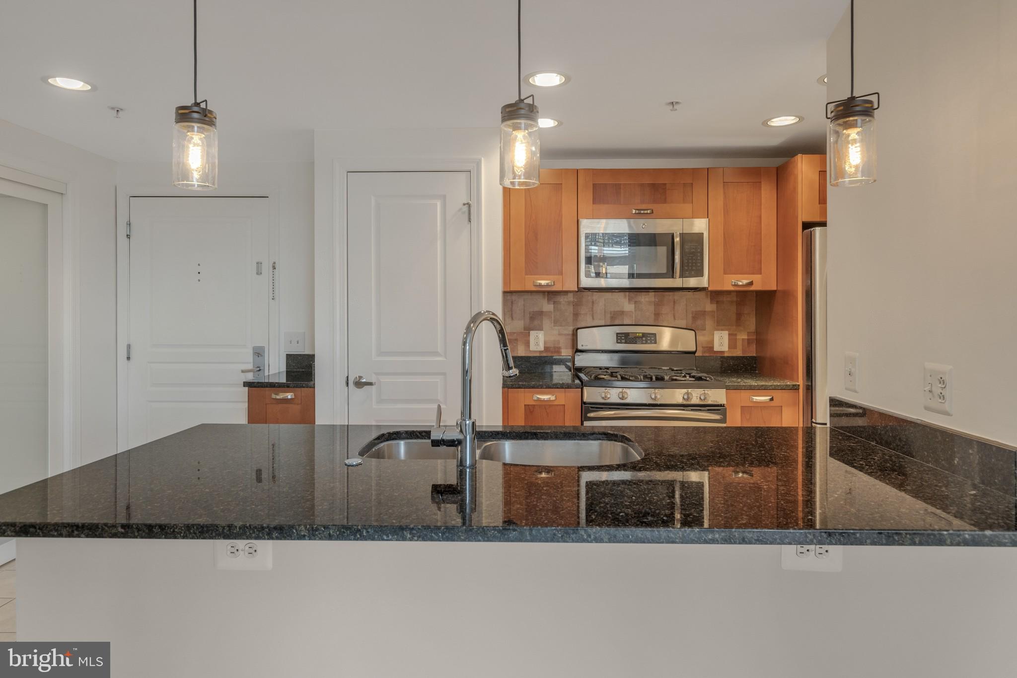 MIDTOWN ALEXANDRIA STATION CONDOMINIUM - Residential