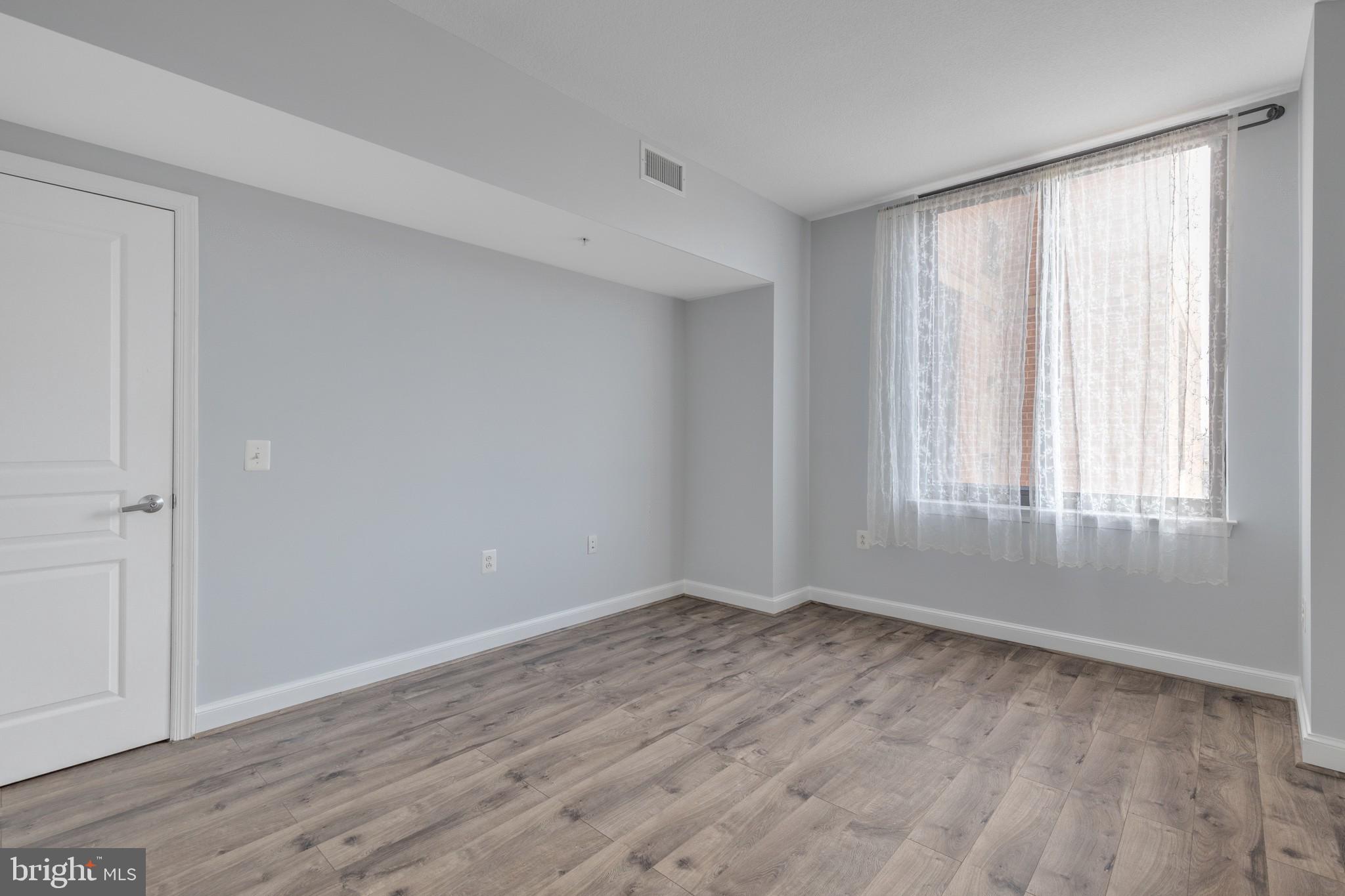 MIDTOWN ALEXANDRIA STATION CONDOMINIUM - Residential