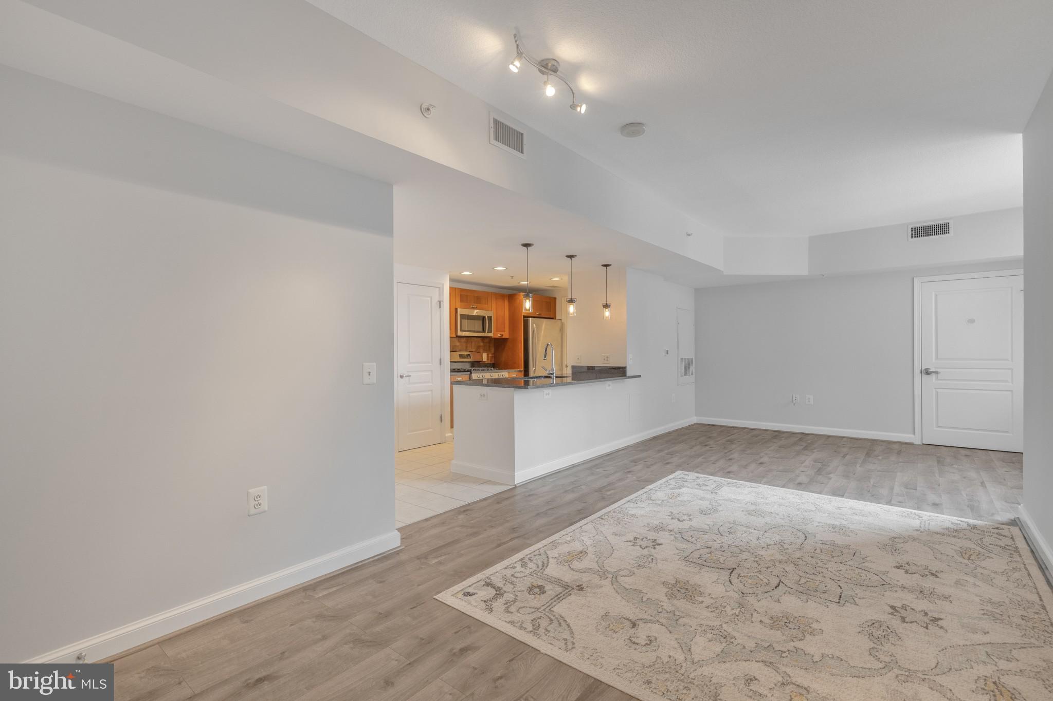 MIDTOWN ALEXANDRIA STATION CONDOMINIUM - Residential