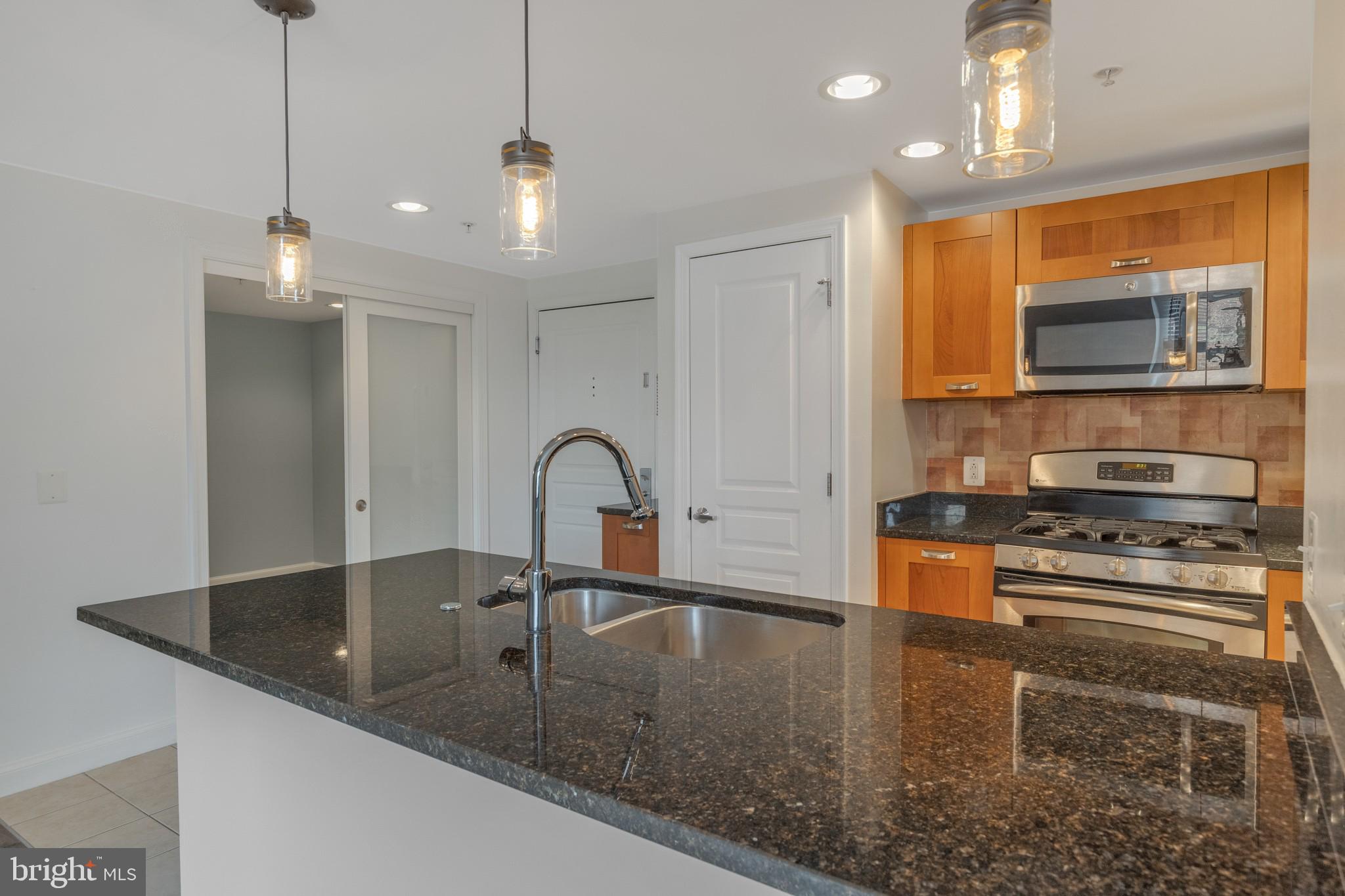 MIDTOWN ALEXANDRIA STATION CONDOMINIUM - Residential