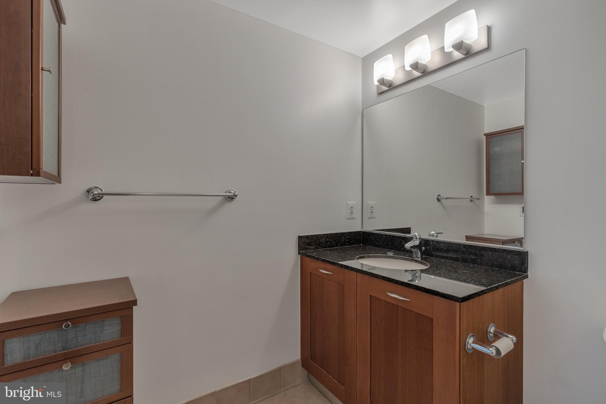 MIDTOWN ALEXANDRIA STATION CONDOMINIUM - Residential