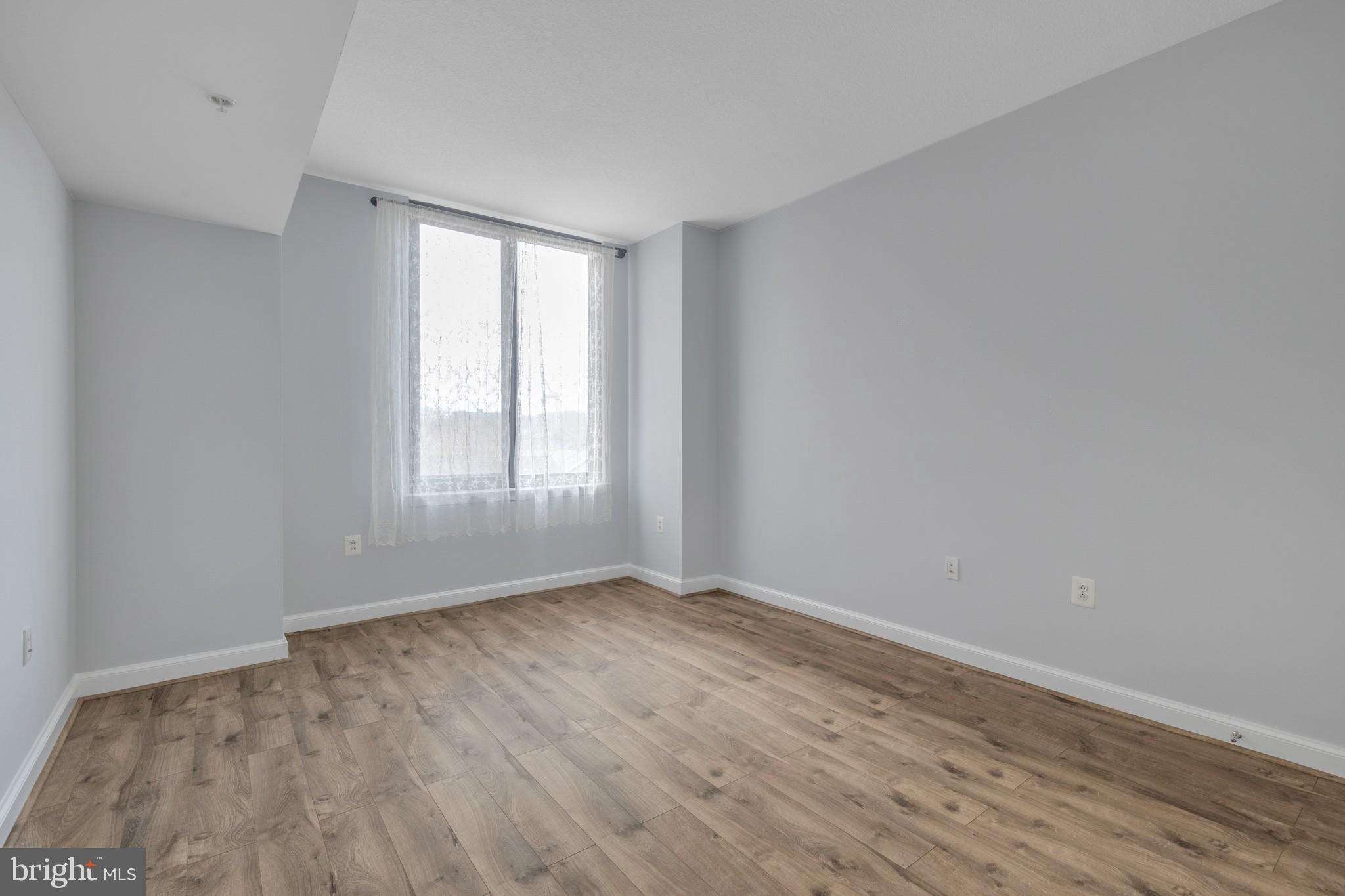 MIDTOWN ALEXANDRIA STATION CONDOMINIUM - Residential