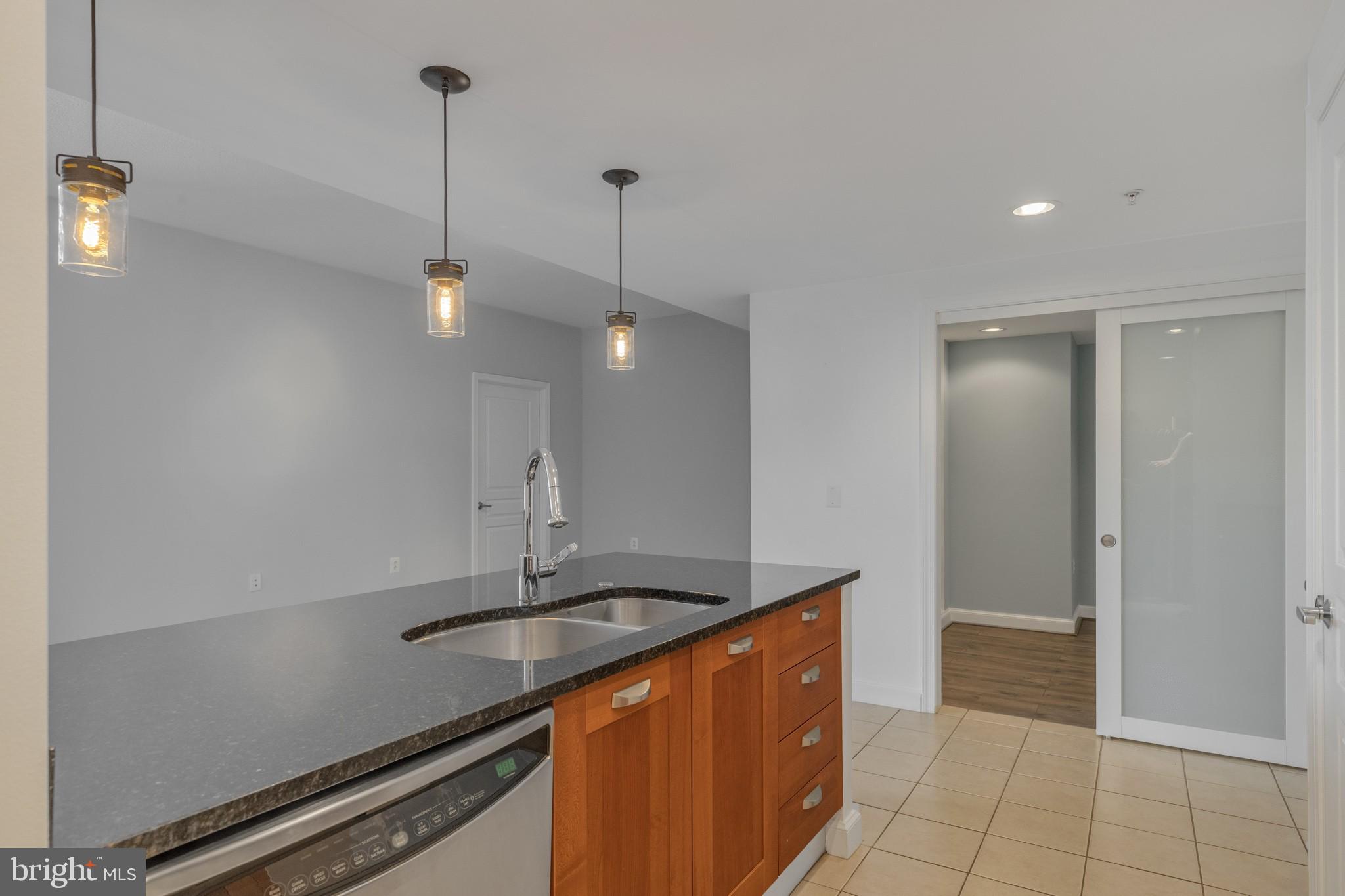 MIDTOWN ALEXANDRIA STATION CONDOMINIUM - Residential