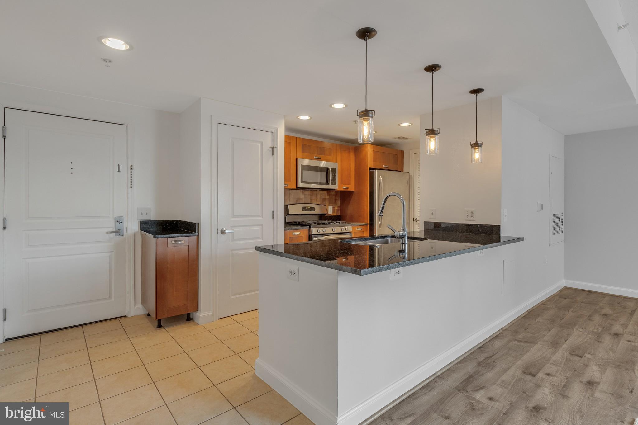 MIDTOWN ALEXANDRIA STATION CONDOMINIUM - Residential