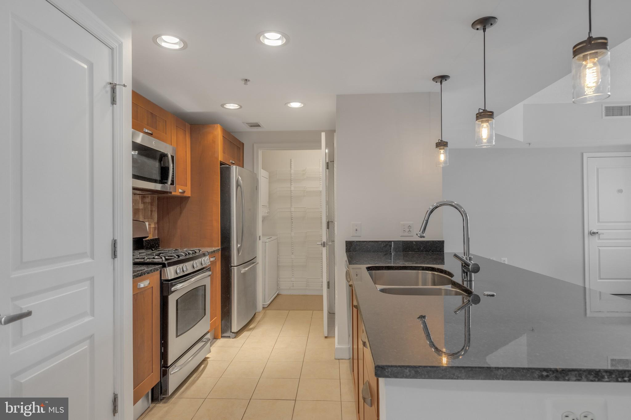 MIDTOWN ALEXANDRIA STATION CONDOMINIUM - Residential