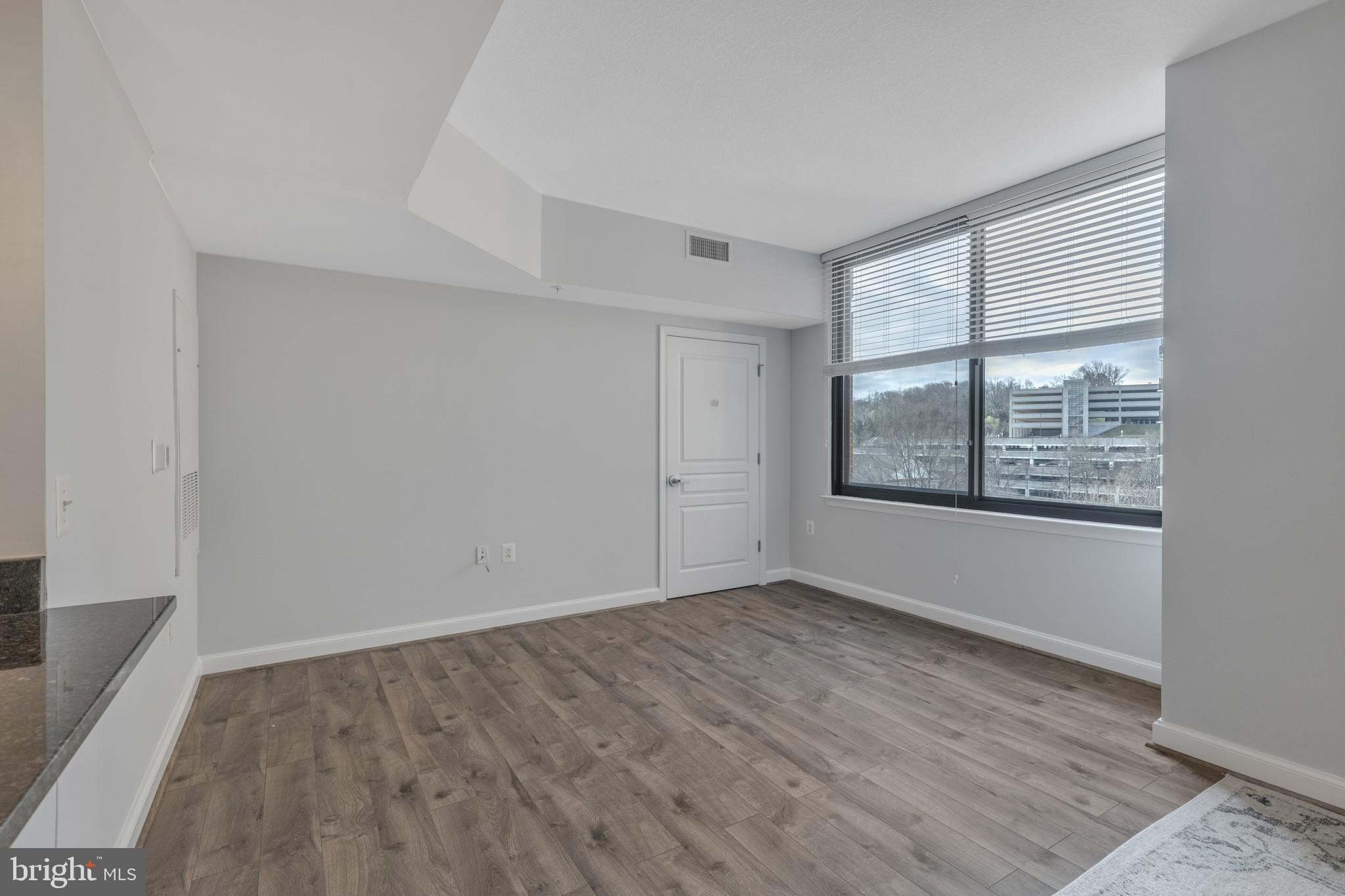 MIDTOWN ALEXANDRIA STATION CONDOMINIUM - Residential