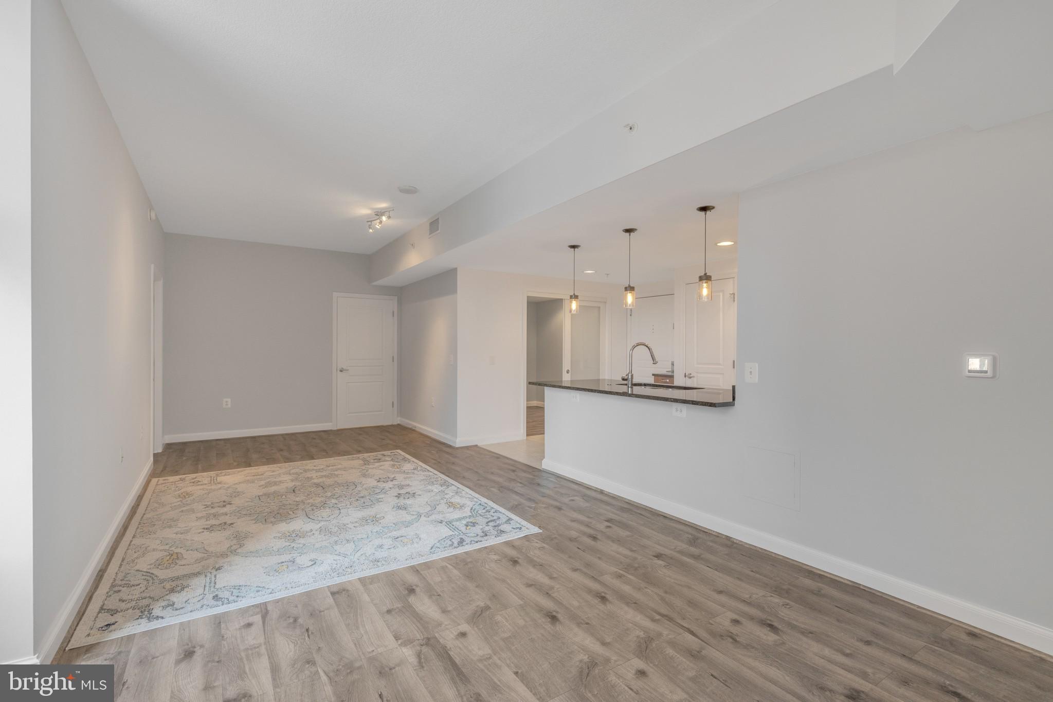 MIDTOWN ALEXANDRIA STATION CONDOMINIUM - Residential