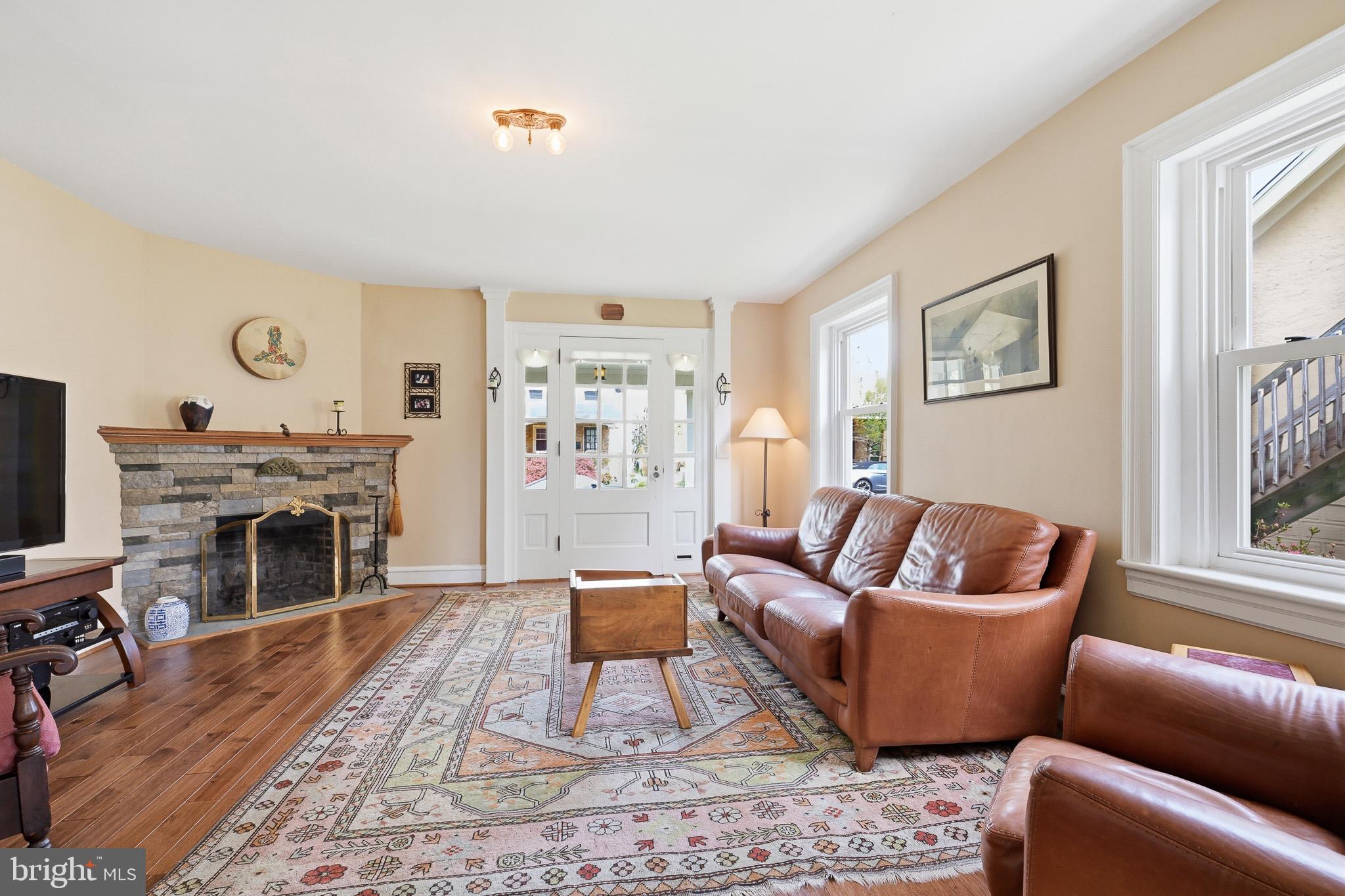 424 W BARNARD STREET