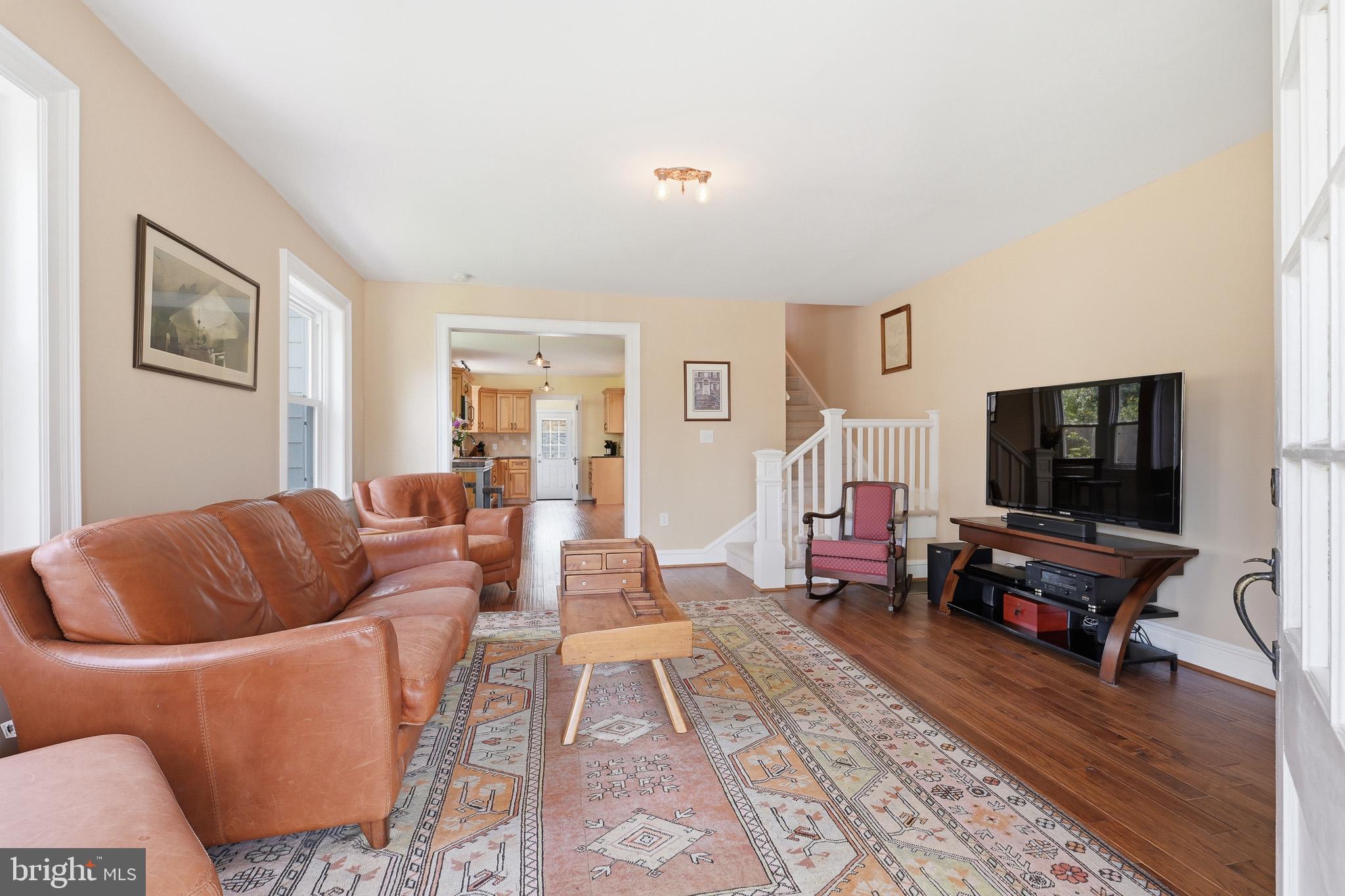 424 W BARNARD STREET