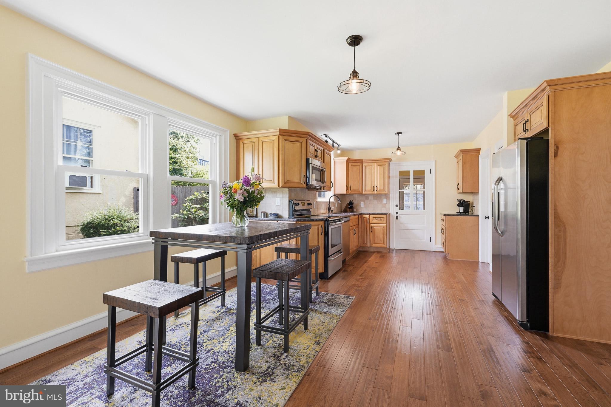 424 W BARNARD STREET