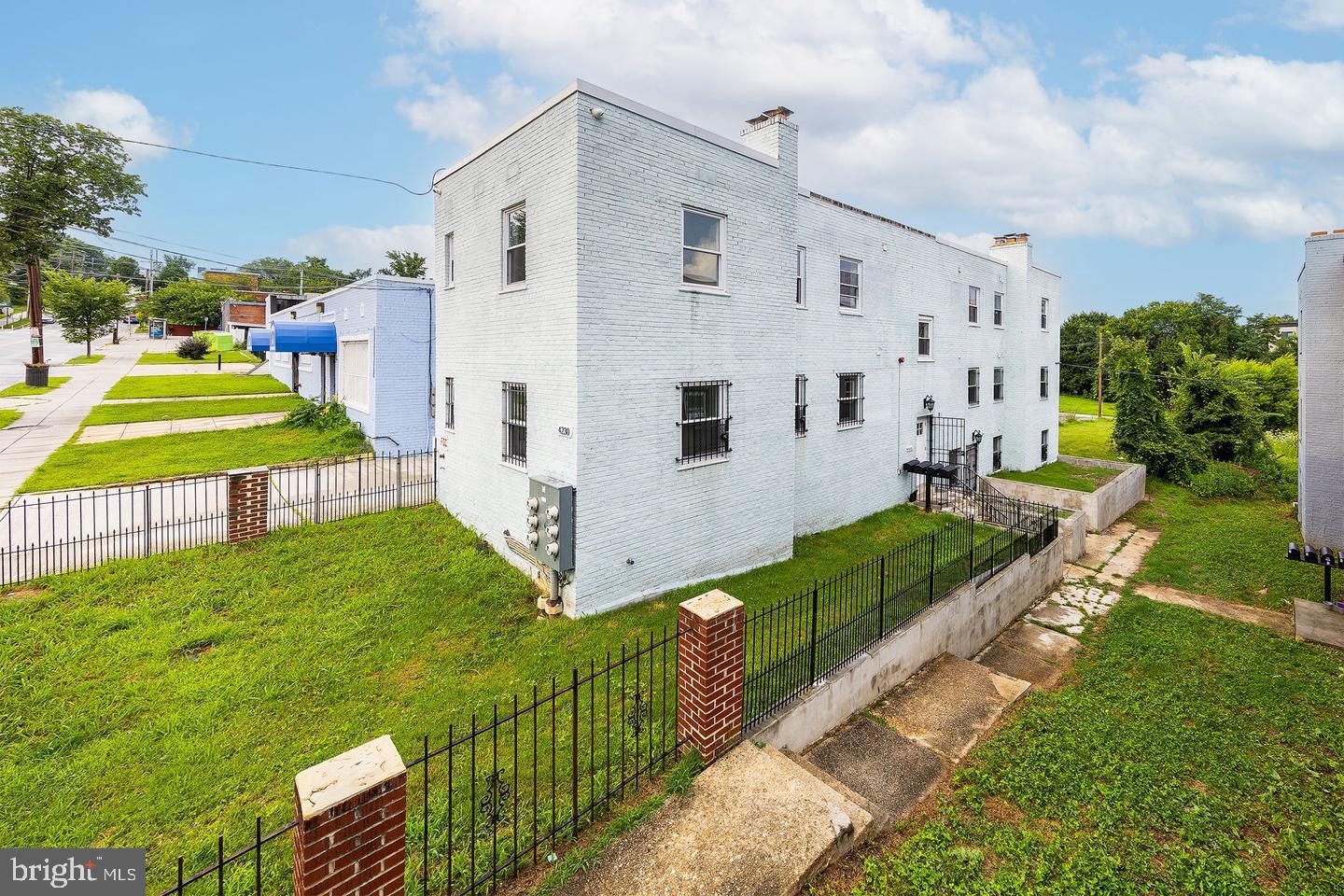 CONGRESS HEIGHTS - Commercial Sale