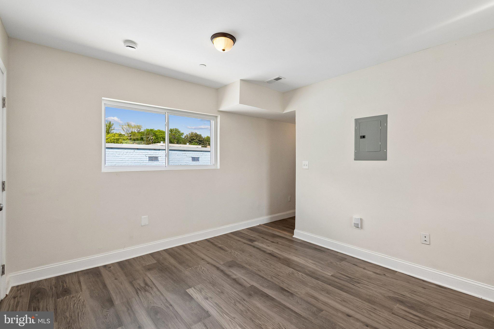 CONGRESS HEIGHTS - Commercial Sale