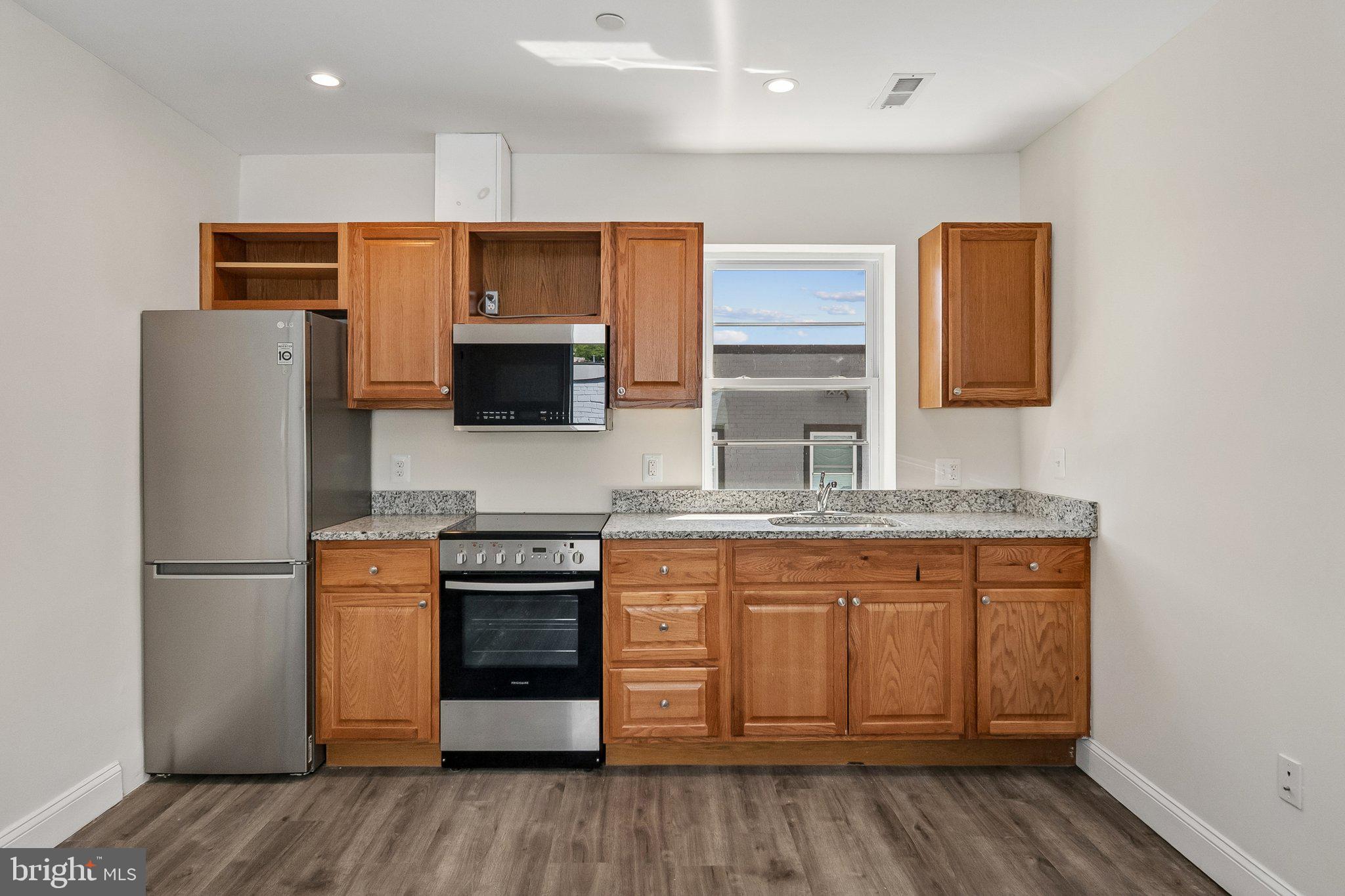 CONGRESS HEIGHTS - Commercial Sale