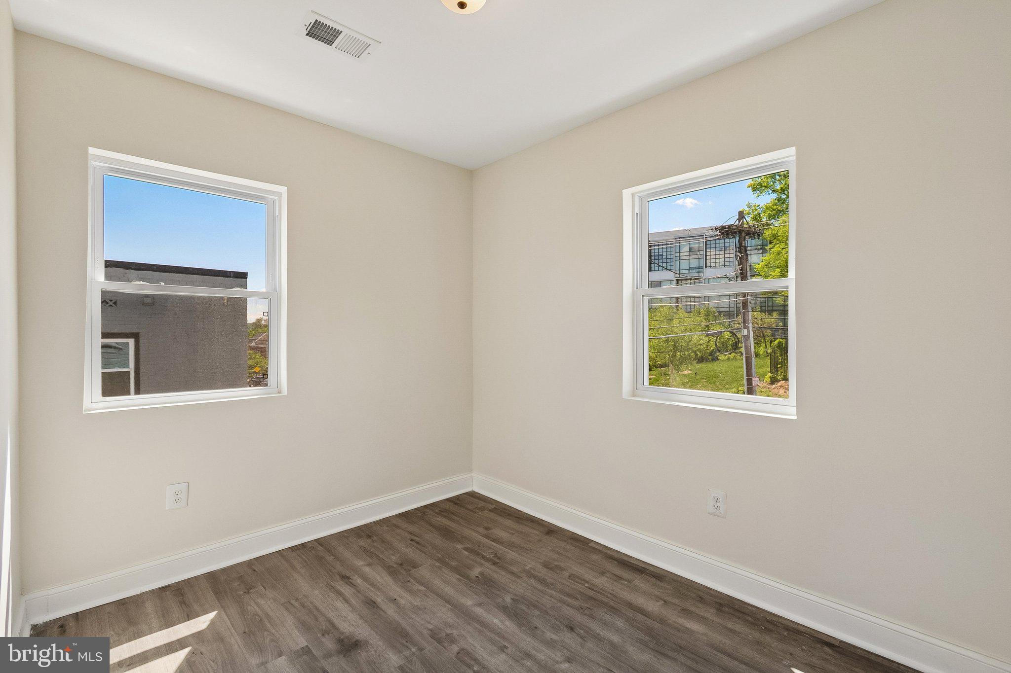 CONGRESS HEIGHTS - Commercial Sale