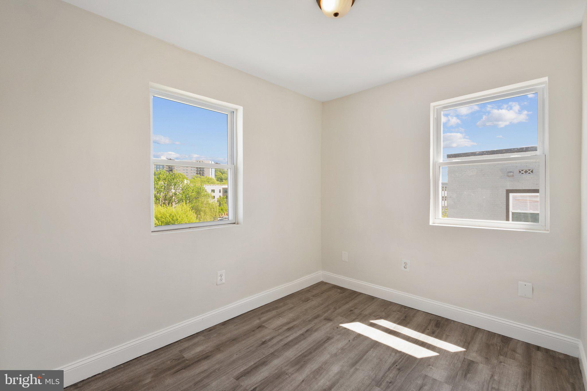 CONGRESS HEIGHTS - Commercial Sale