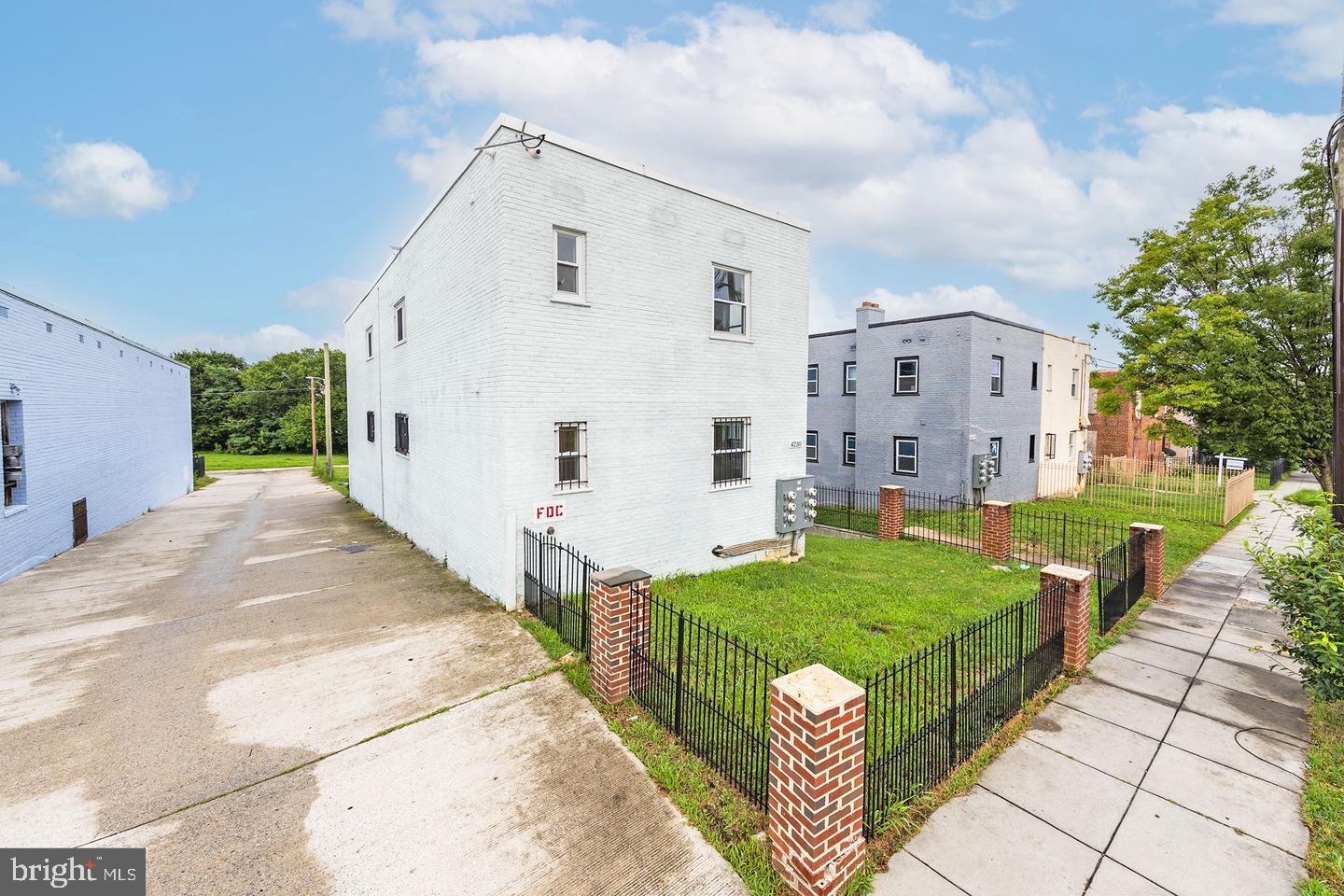 CONGRESS HEIGHTS - Commercial Sale