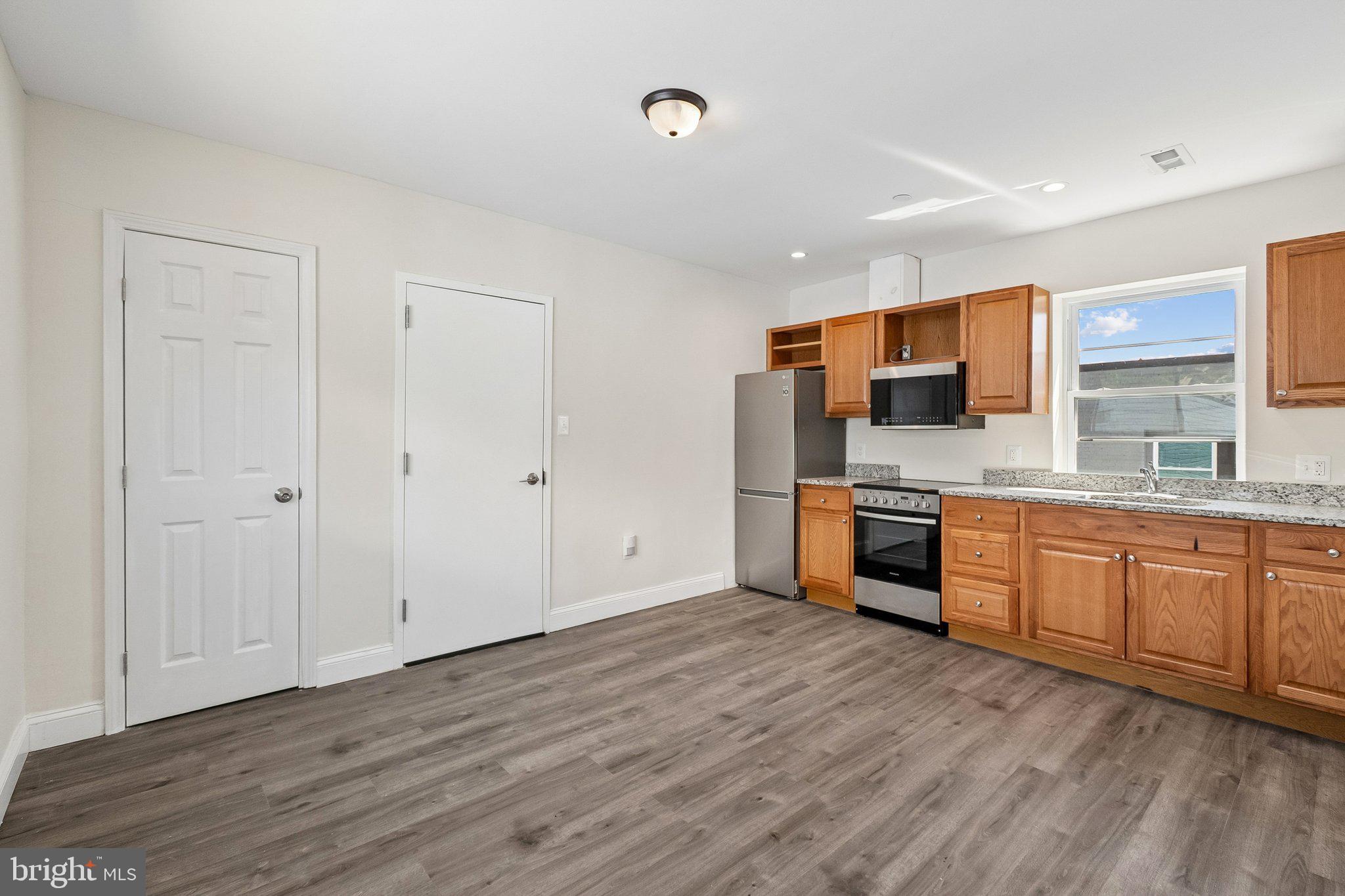 CONGRESS HEIGHTS - Commercial Sale