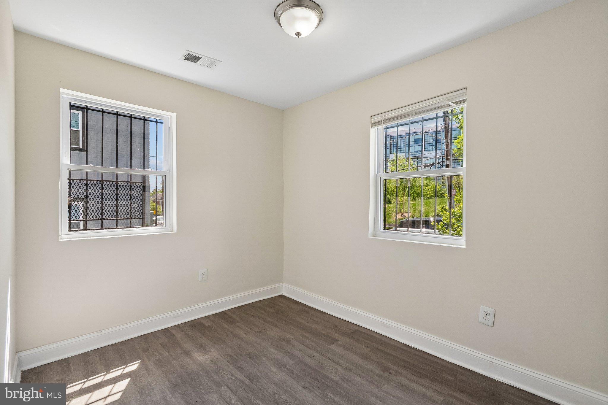 CONGRESS HEIGHTS - Commercial Sale