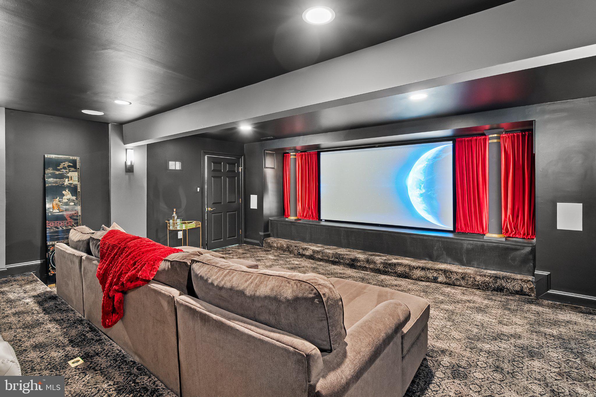 WHITEHALL FARM - Residential