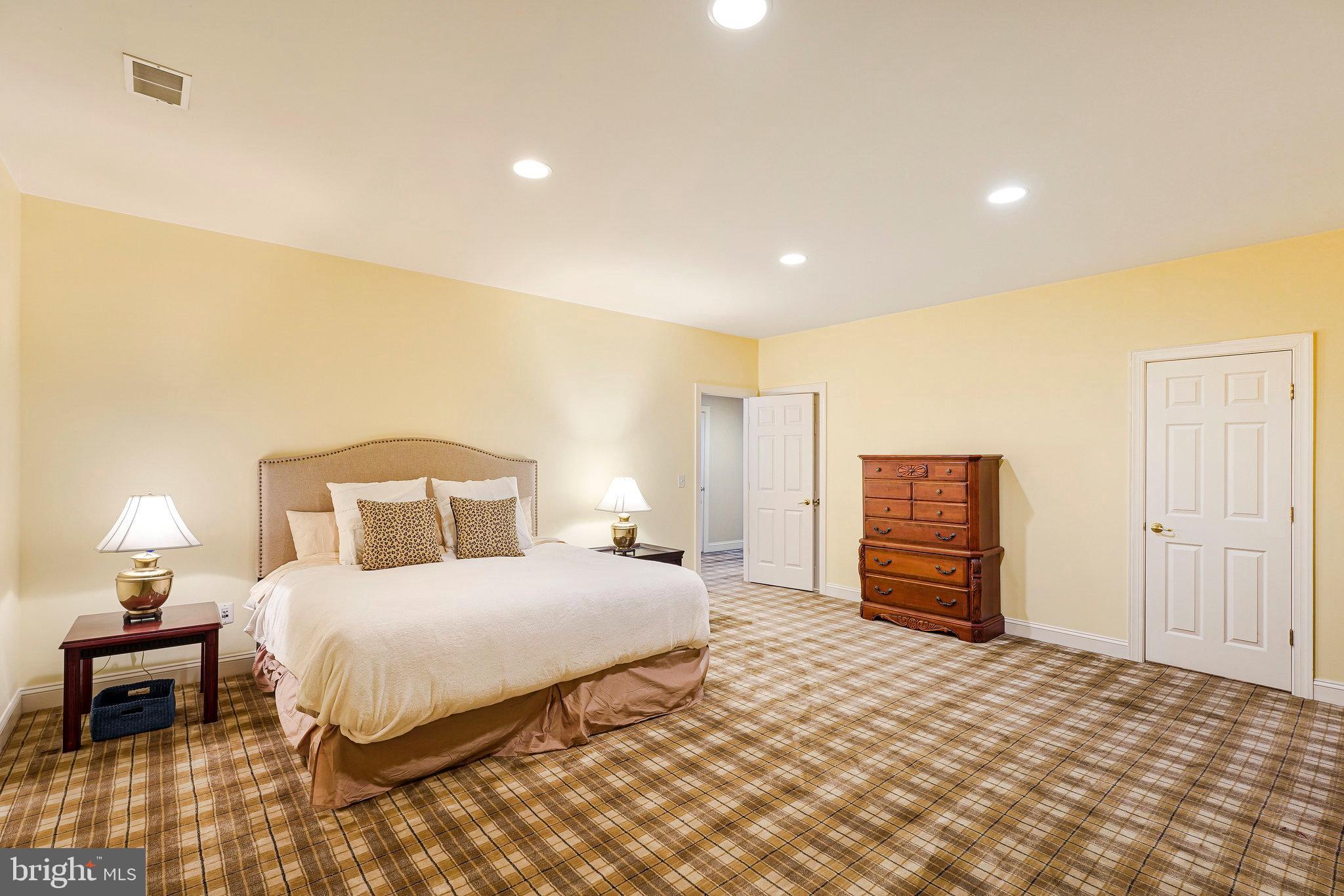 LANSDOWNE ON THE POTOMAC - Residential