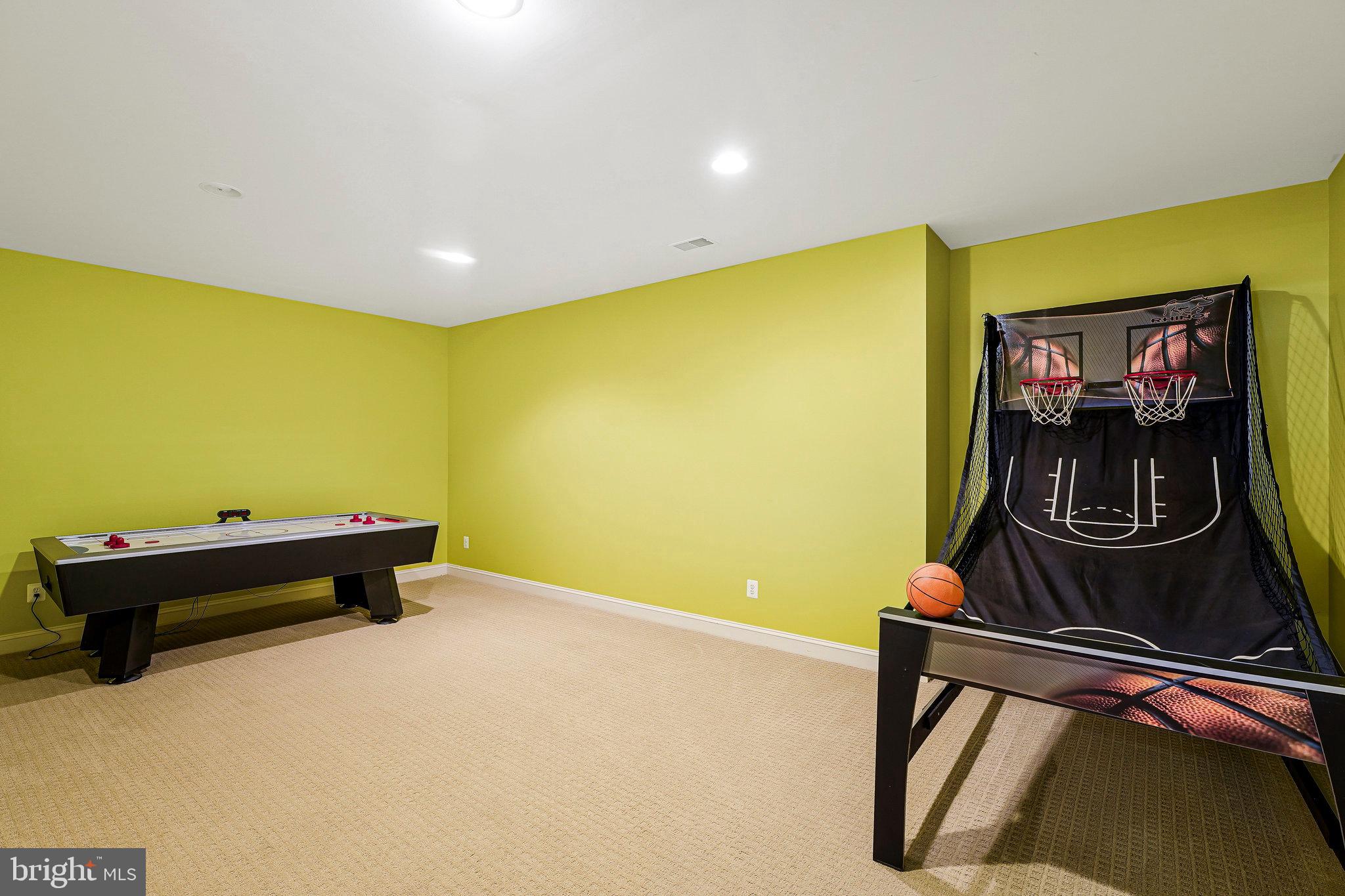 LANSDOWNE ON THE POTOMAC - Residential