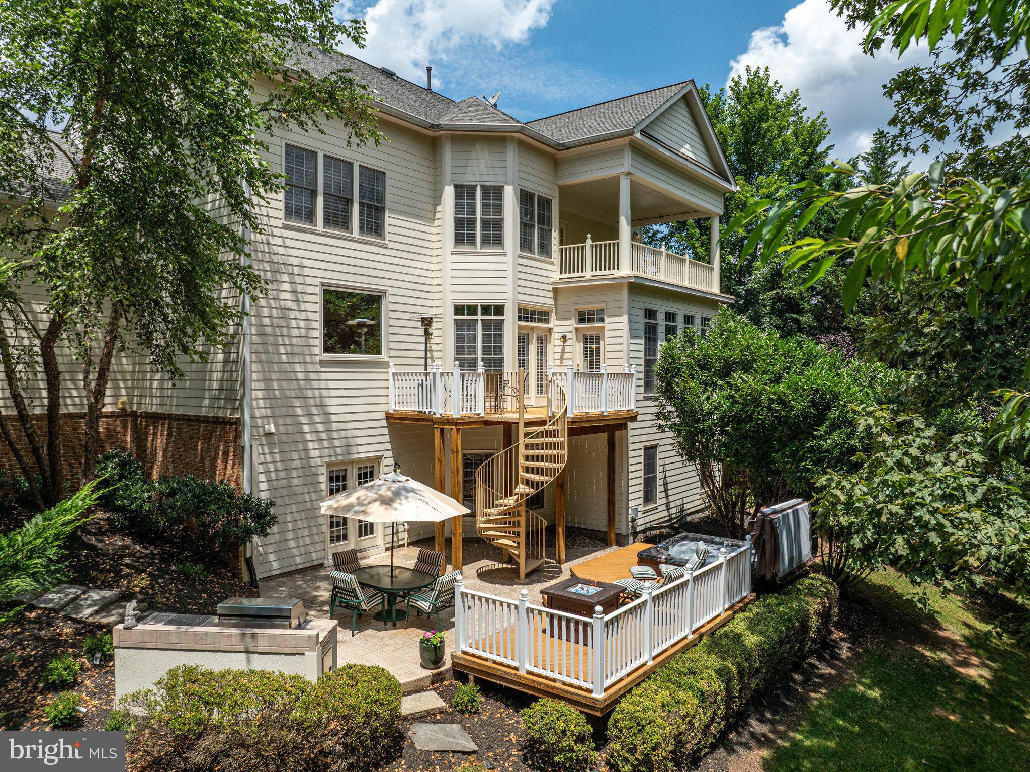 LANSDOWNE ON THE POTOMAC - Residential